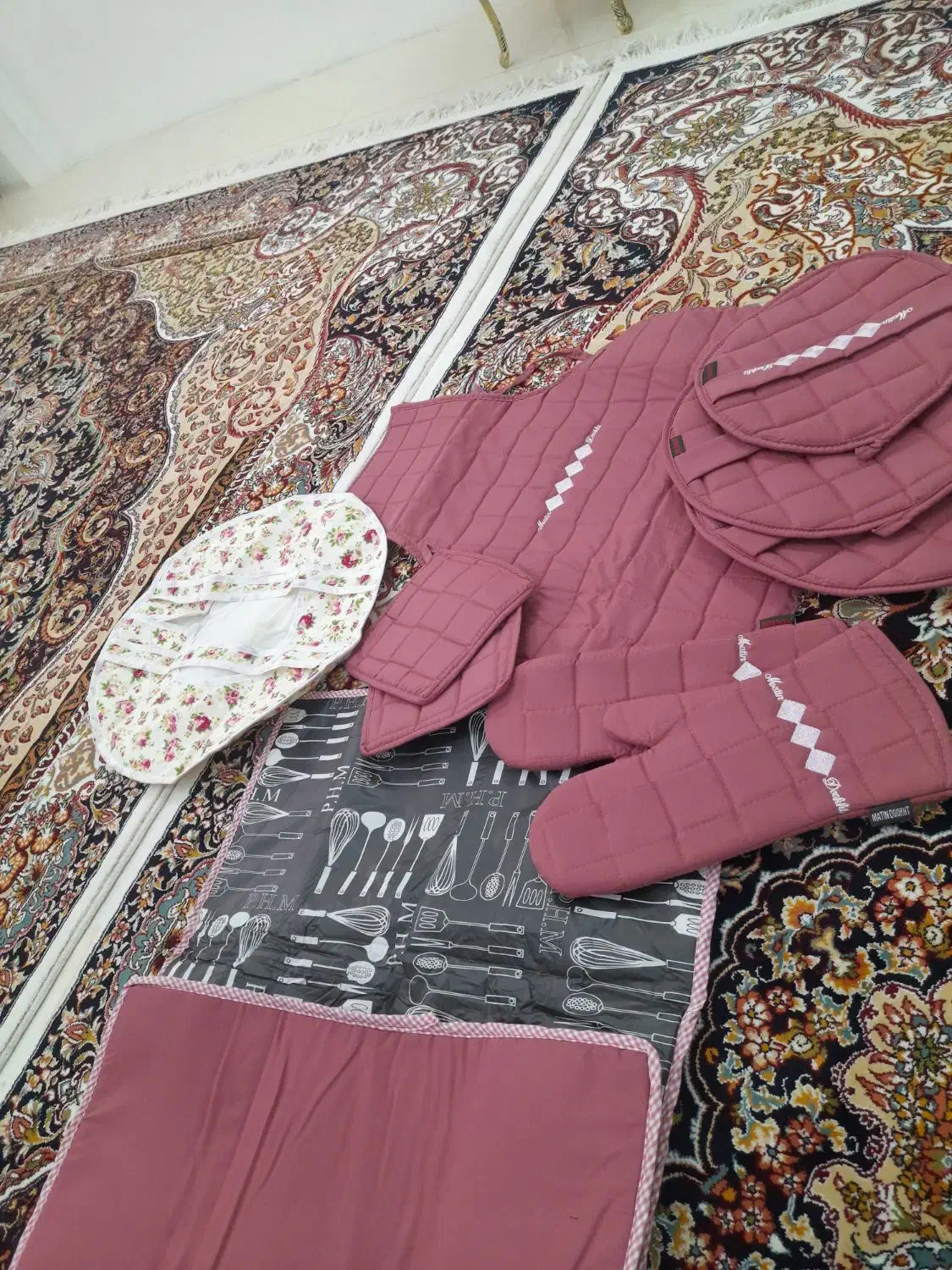 سرویس آشپزخونه. دم کنی و دستگیره و ‌...|سفره، حوله، دستمال آشپزخانه|مشهد, هفده شهریور|دیوار