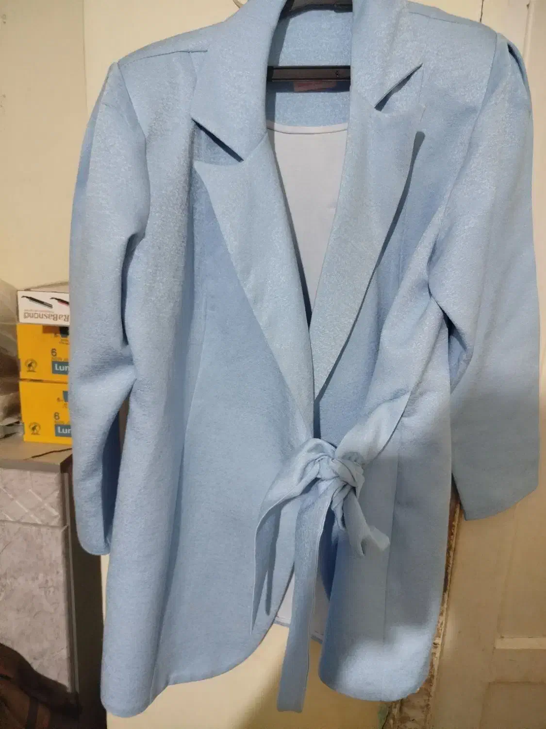 لباس ابی مجلسی|لباس|شیراز, سیاه سنگ|دیوار