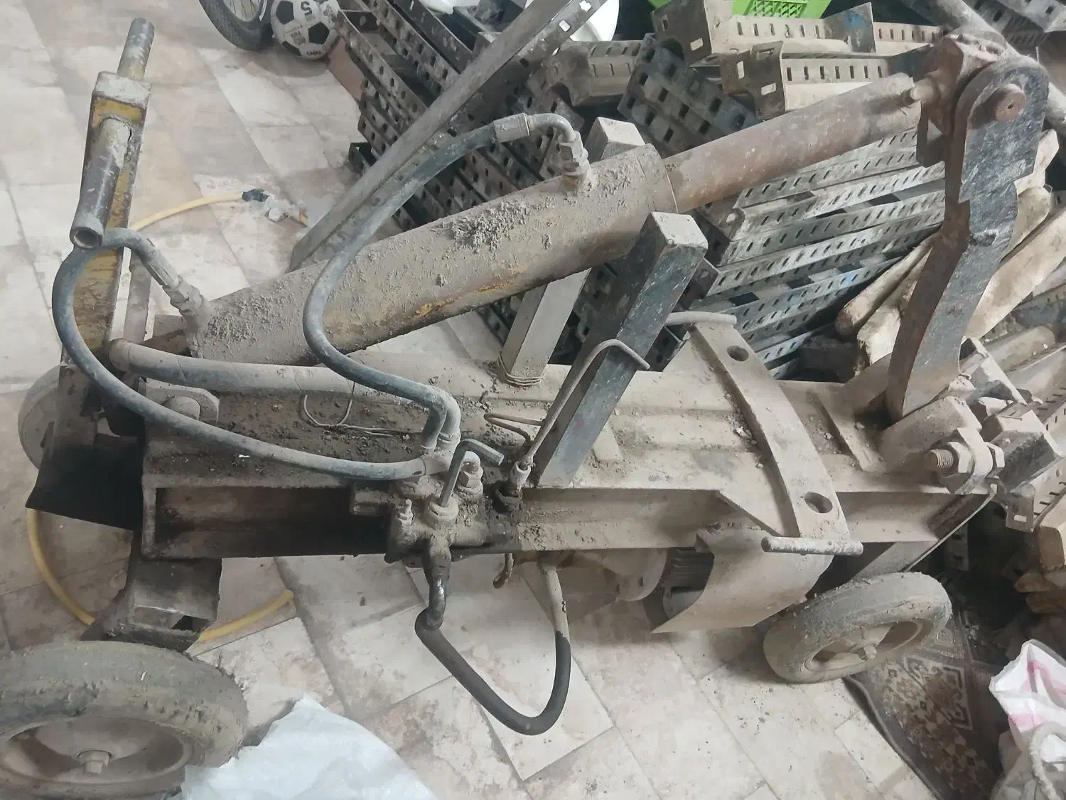 قیچی|سایر لوازم برقی|قم, شهر قائم|دیوار