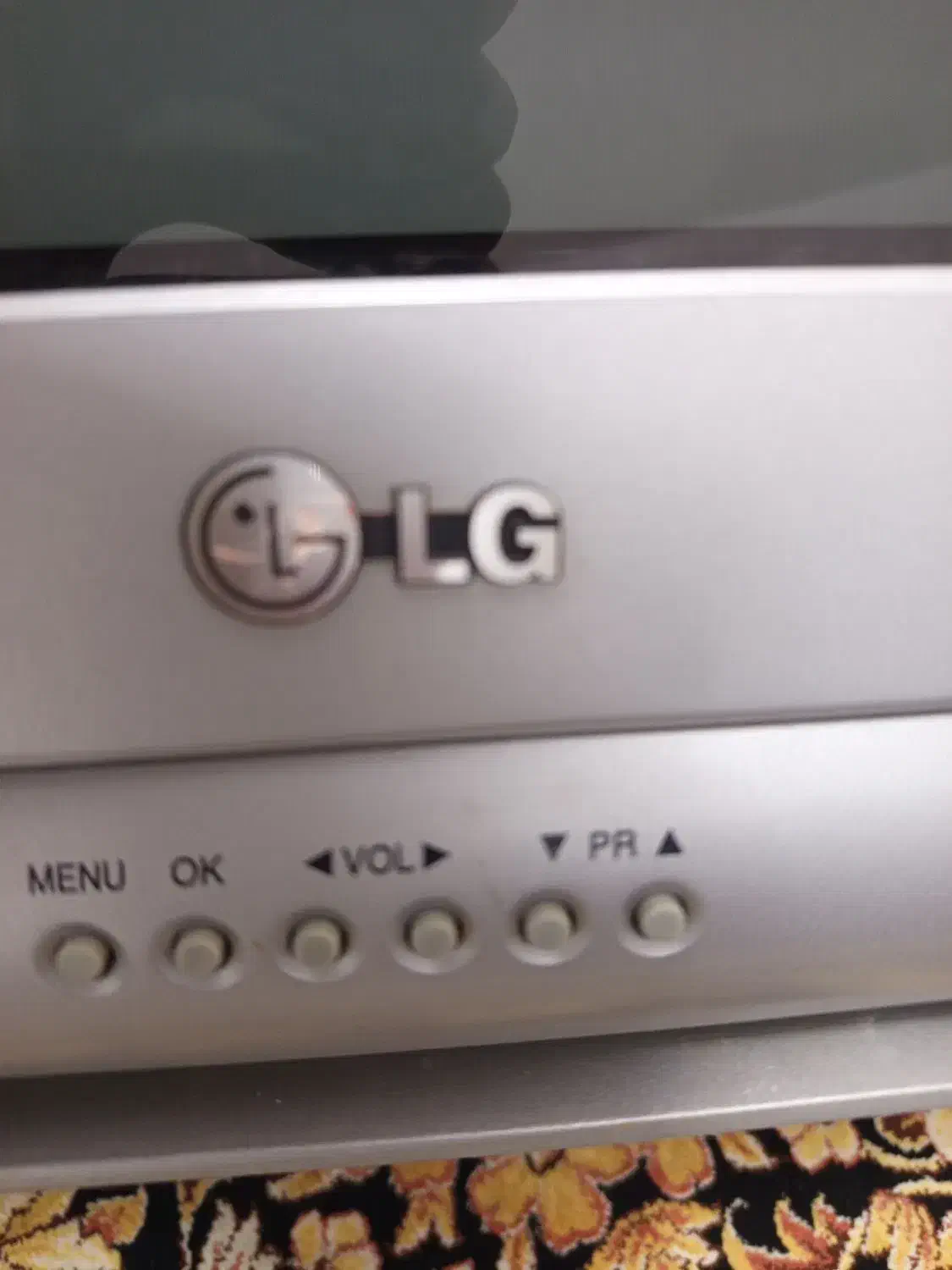 تلویزیون 21 اینچ|تلویزیون و پروژکتور|صحنه, |دیوار