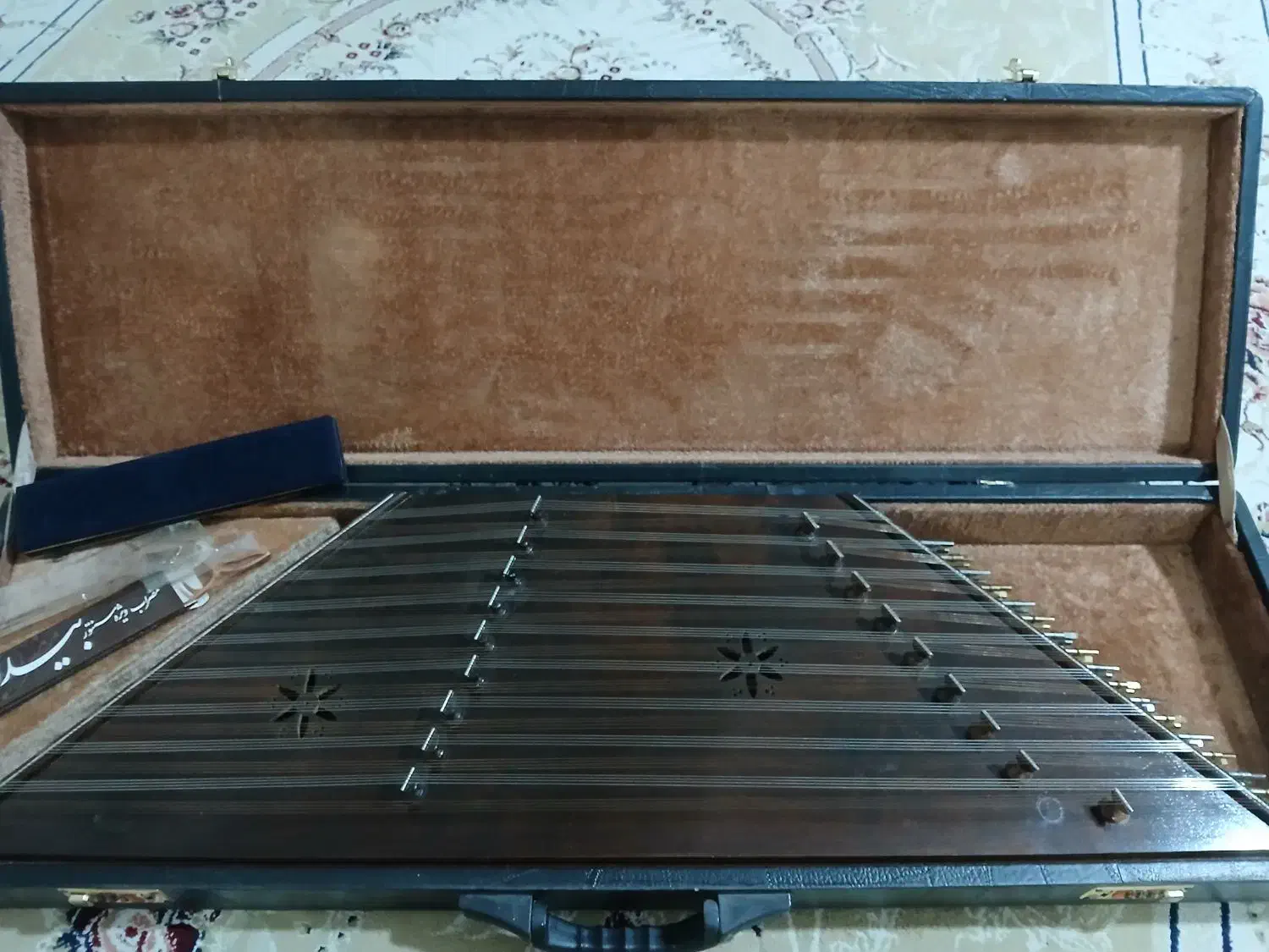 ساز تک مهر|سازهای سنتی|رشت, سعدی (تختی)|دیوار