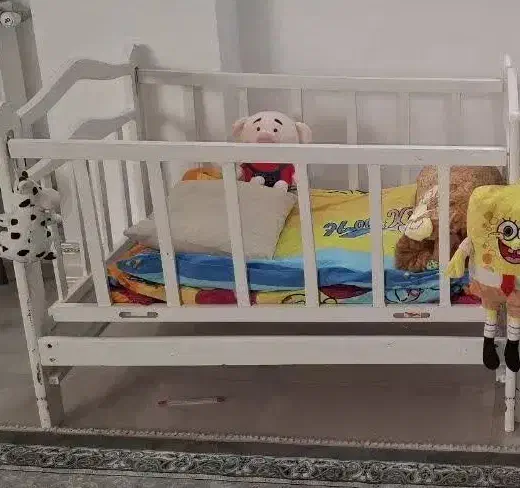 تخت خواب و گهواره بچه یک عدد|تخت و سرویس خواب|آران و بیدگل, |دیوار