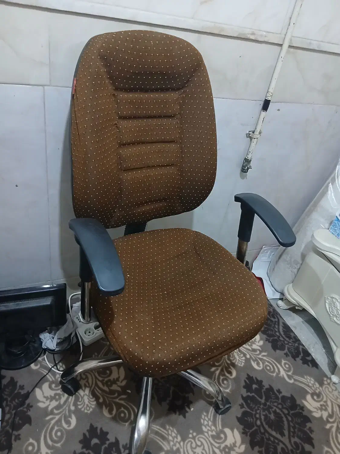 صندلی گردان با قابلیت تنظیم ارتفاع|مبلمان اداری|قم, شاه ابراهیم|دیوار