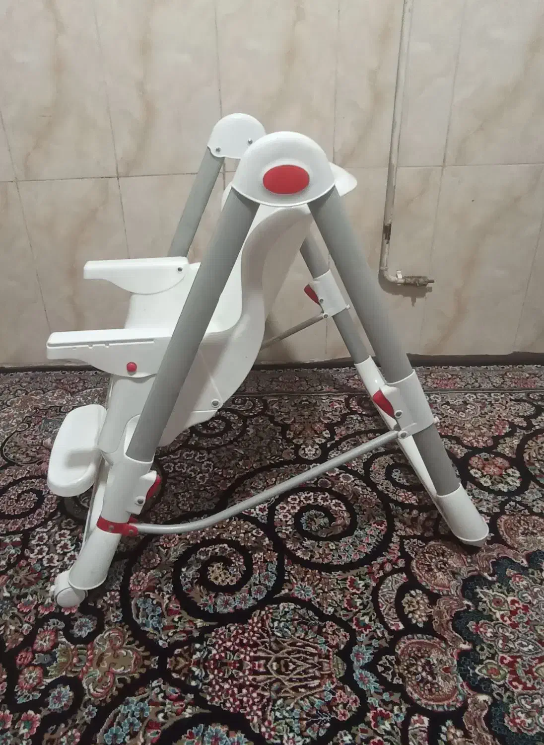 صندلی کودک|تخت و صندلی بچه|رباط‌کریم, رباط‌کریم|دیوار