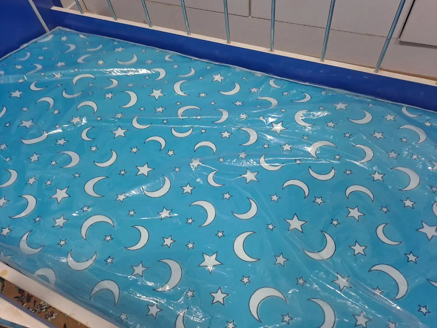 تخت و گهواره کودک همراه تشک|تخت و سرویس خواب|دزفول, |دیوار