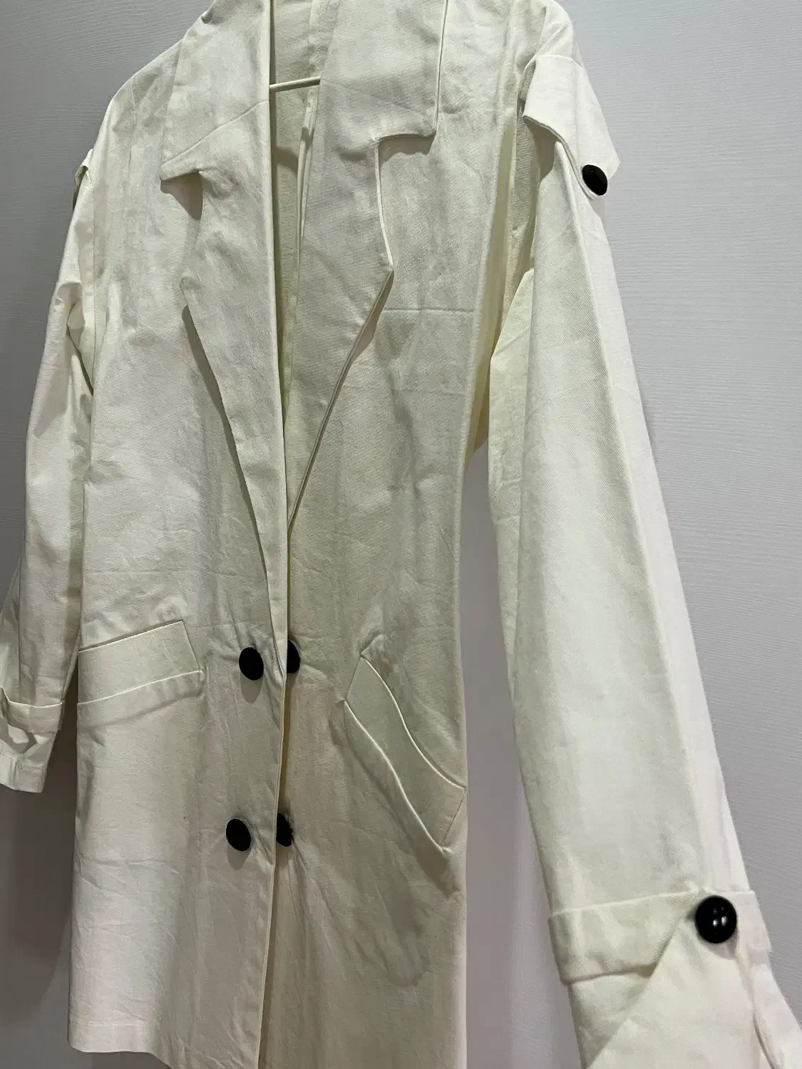 کت سفید|لباس|چالوس, |دیوار