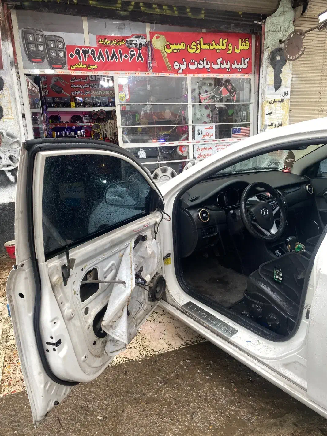 قفل وکلید،تکثیر ریموت .دزدگیر،شیشه بالابر تعمیرات|خدمات پیشه و مهارت|رشت, پسیخان|دیوار