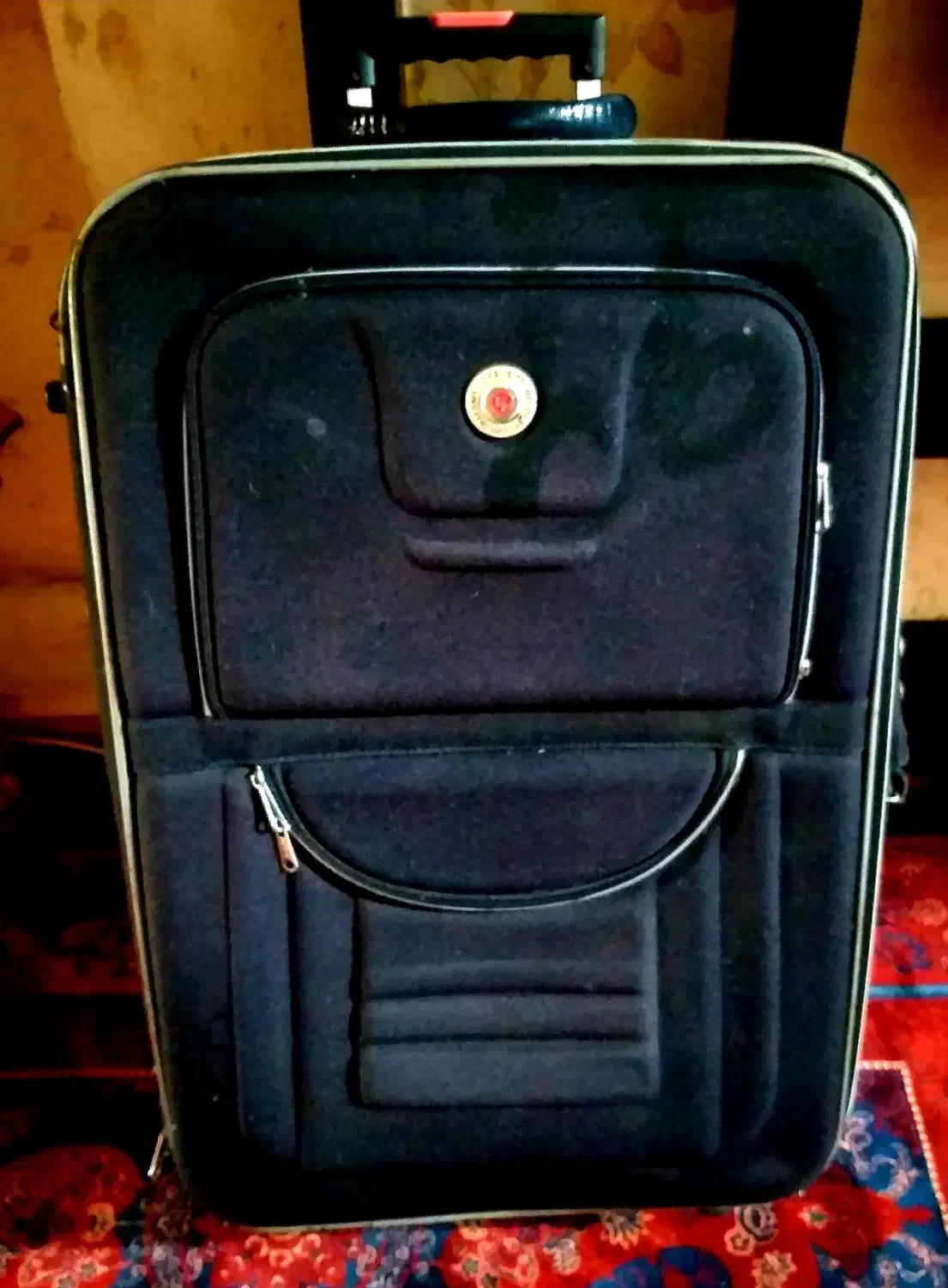 چمدان|کیف، کفش، کمربند|اهواز, زندوکیلی|دیوار