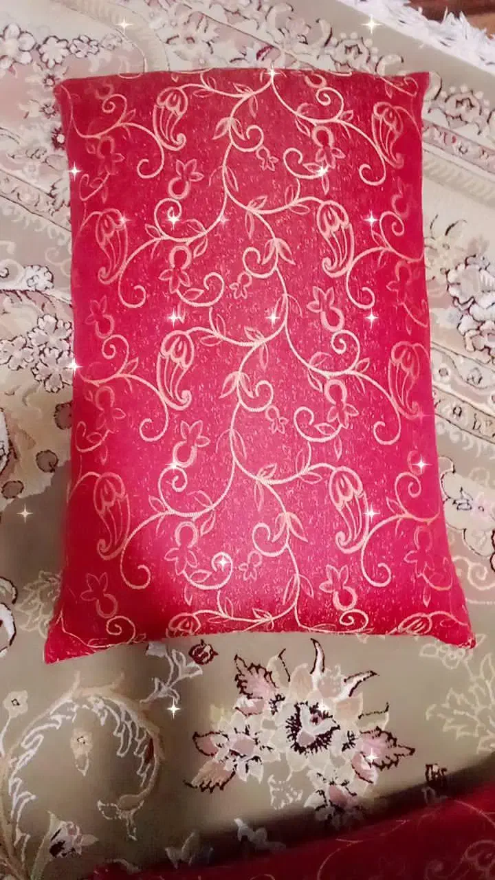 بالشت|رختخواب، بالش، پتو|میانه, |دیوار