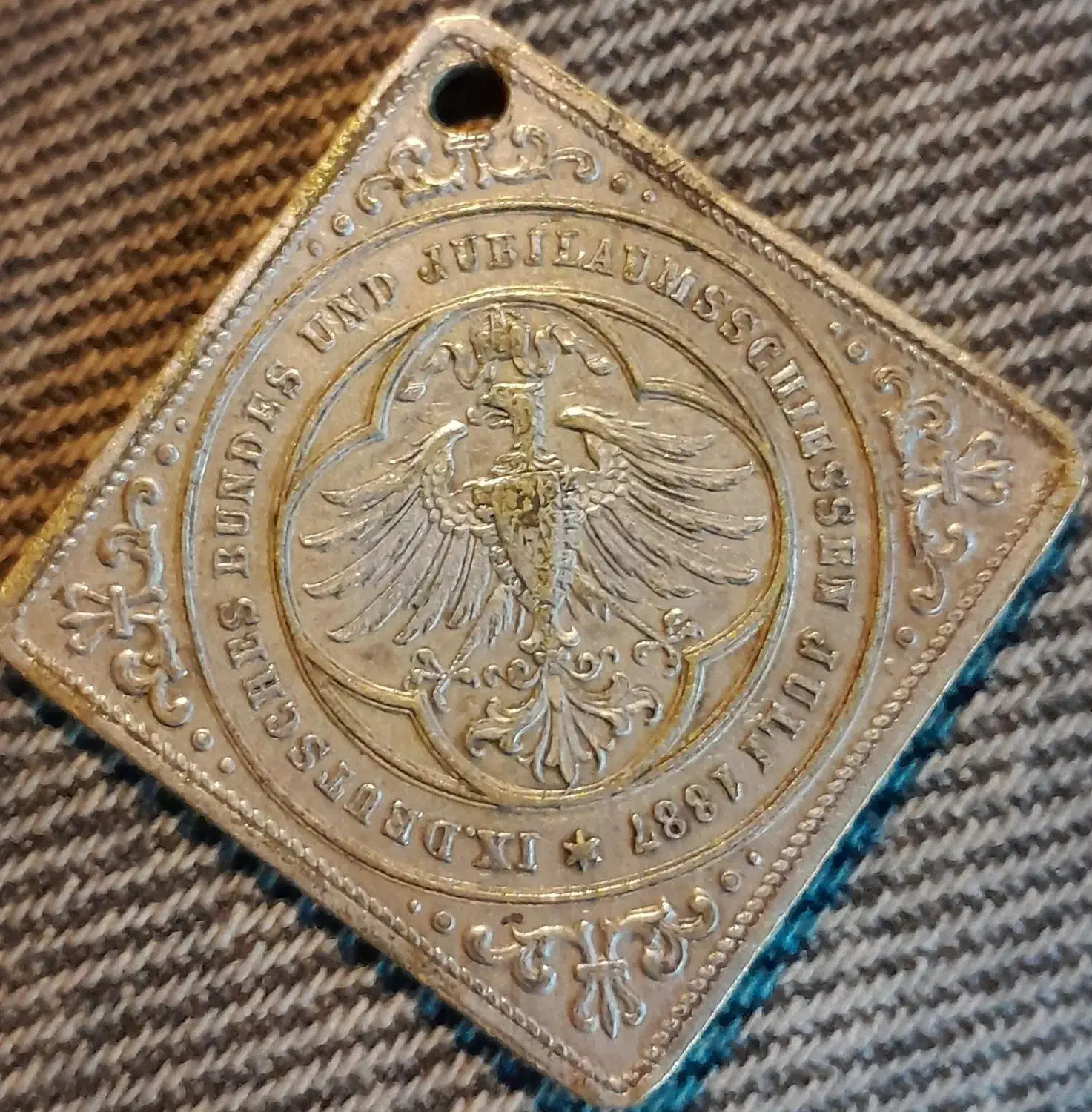 مدال قدیمی و سکه مبارک باد|کلکسیون سکه، تمبر، اسکناس|نجف‌آباد, ویلاشهر|دیوار