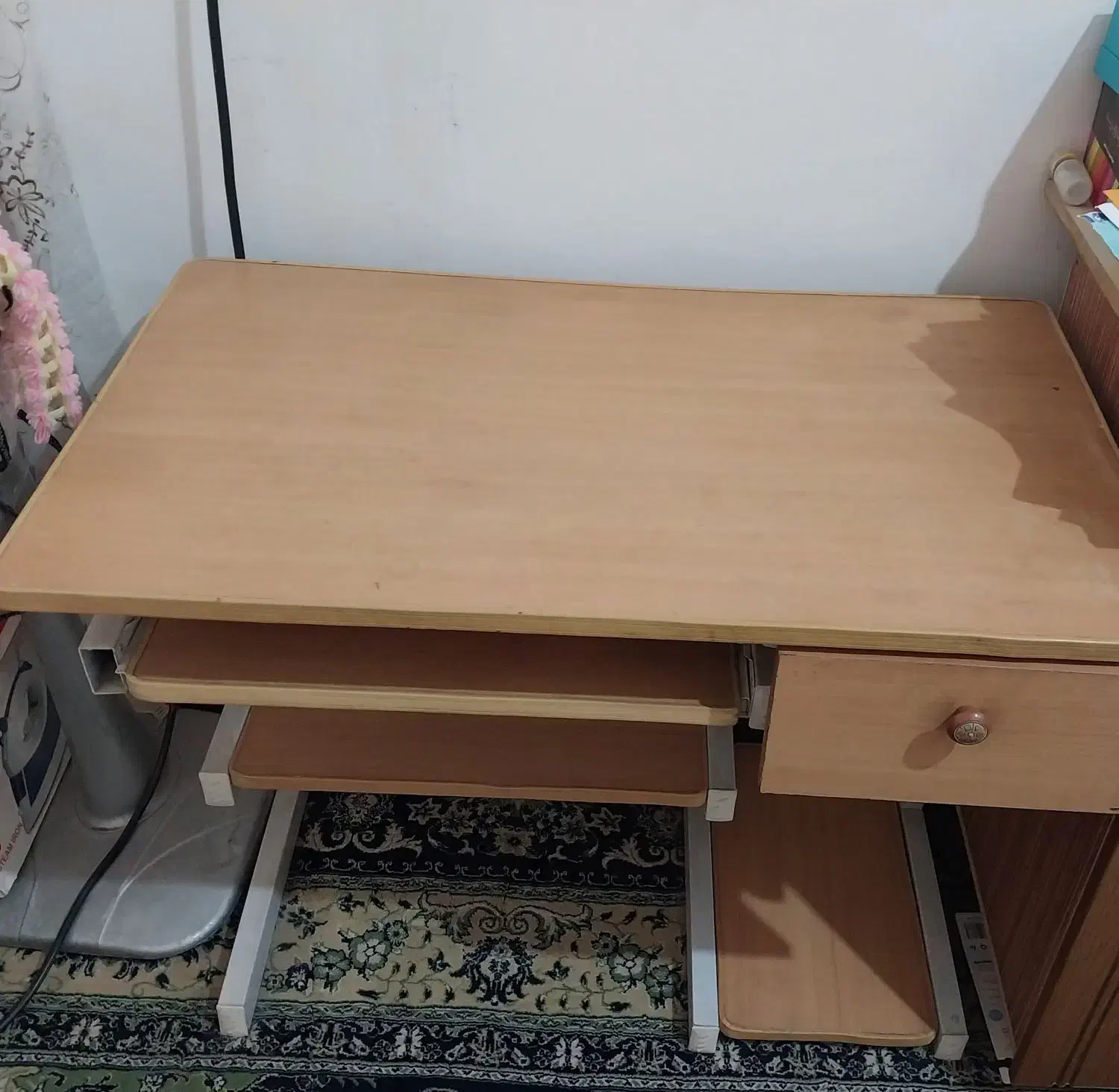 میز تمیز و سالم مناسب مطالعه و خیاطی وکامپیوتر|میز تحریر و کامپیوتر|ایذه, |دیوار