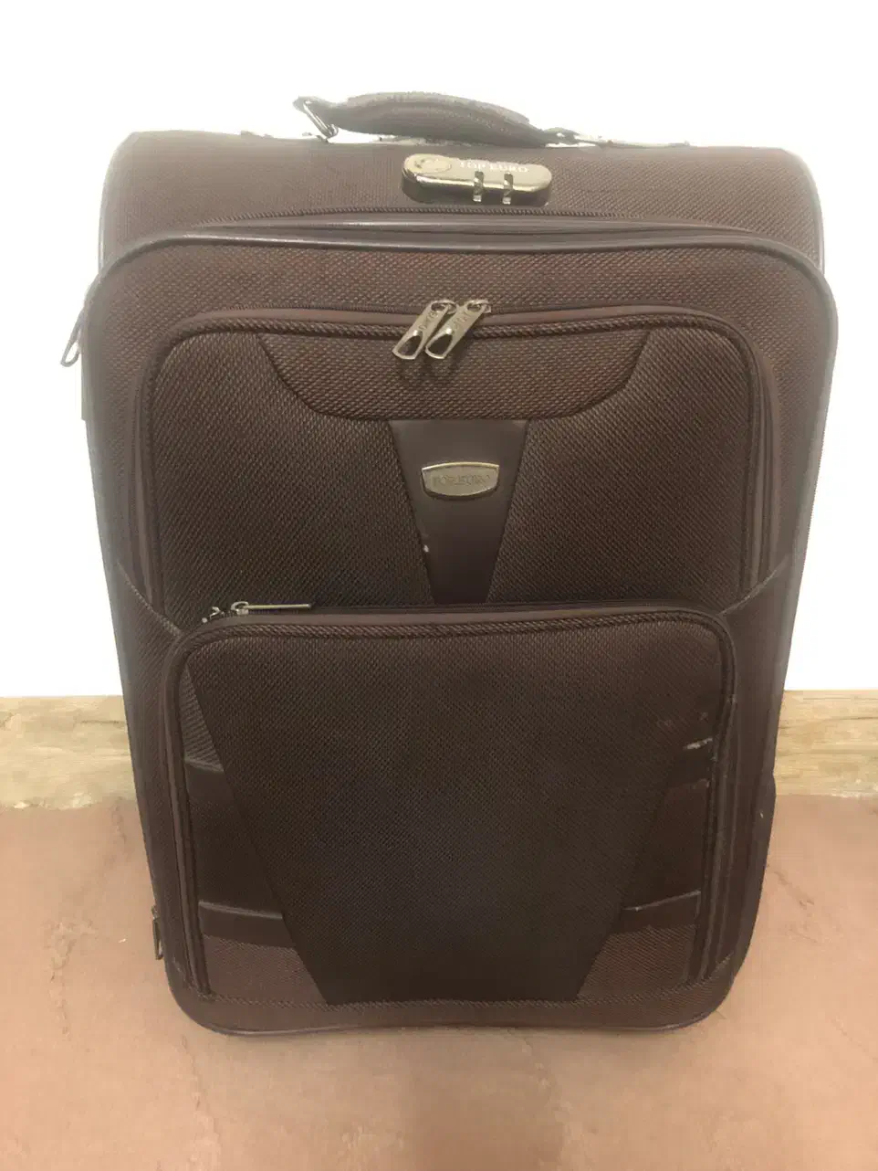 چمدان|کیف، کفش، کمربند|قم, باغ کرباسی|دیوار