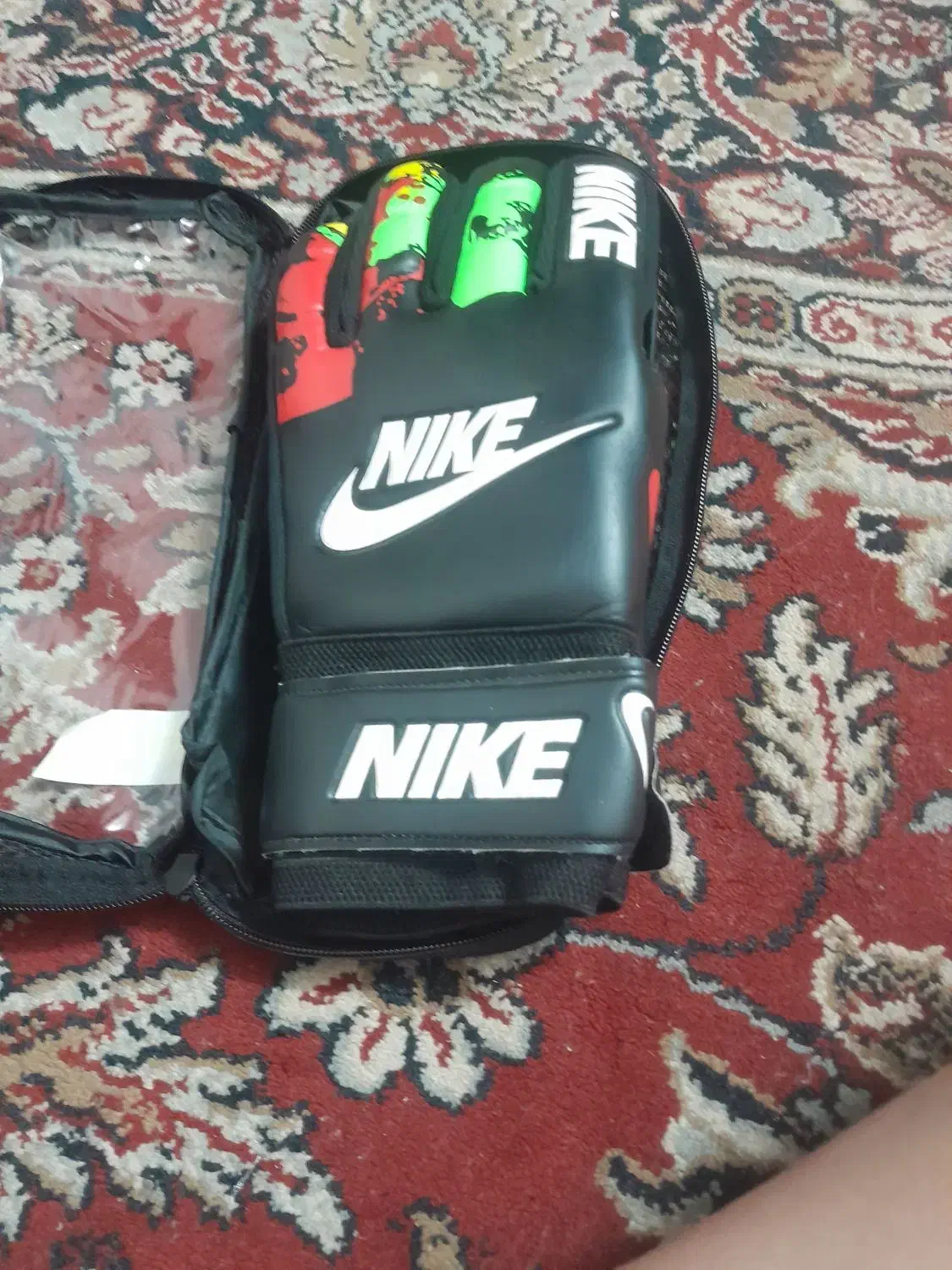 دستکش دروازبانی یک بار استفاده شده|تجهیزات ورزشی|جهرم, |دیوار