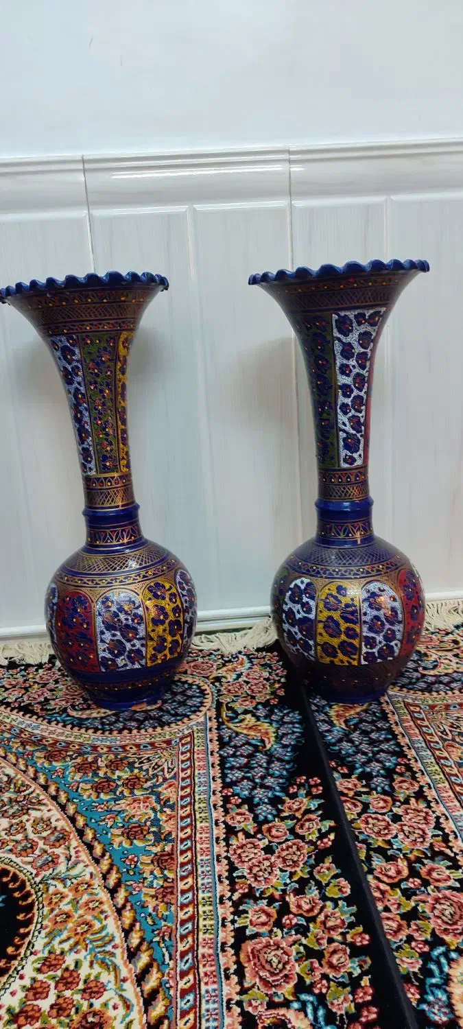 گلدون پایه بلند شاه عباسی|کلکسیون اشیاء عتیقه|بروجرد, |دیوار