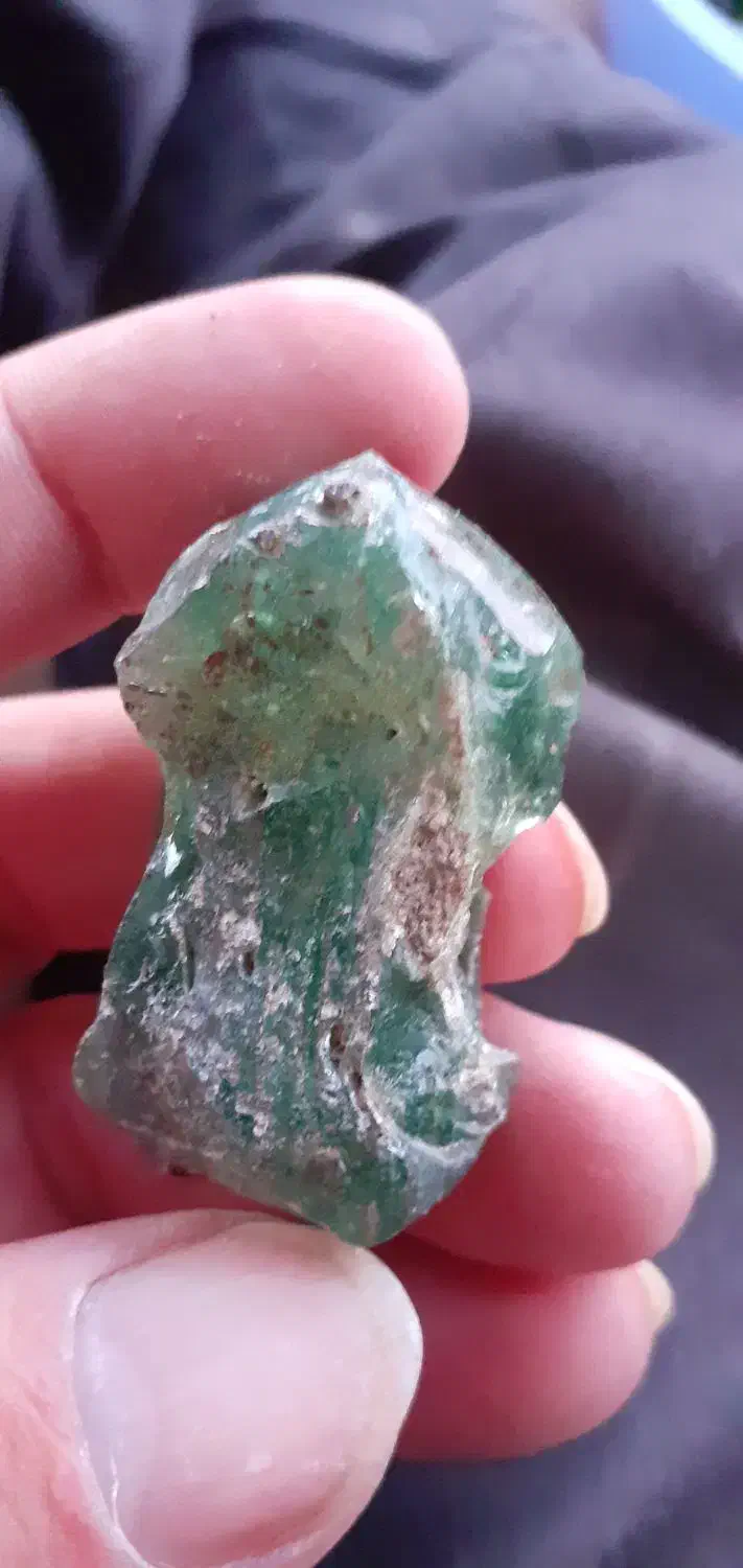 سنگ مشکوک به زمرد و یشم|کلکسیون اشیاء عتیقه|مشگین شهر, |دیوار