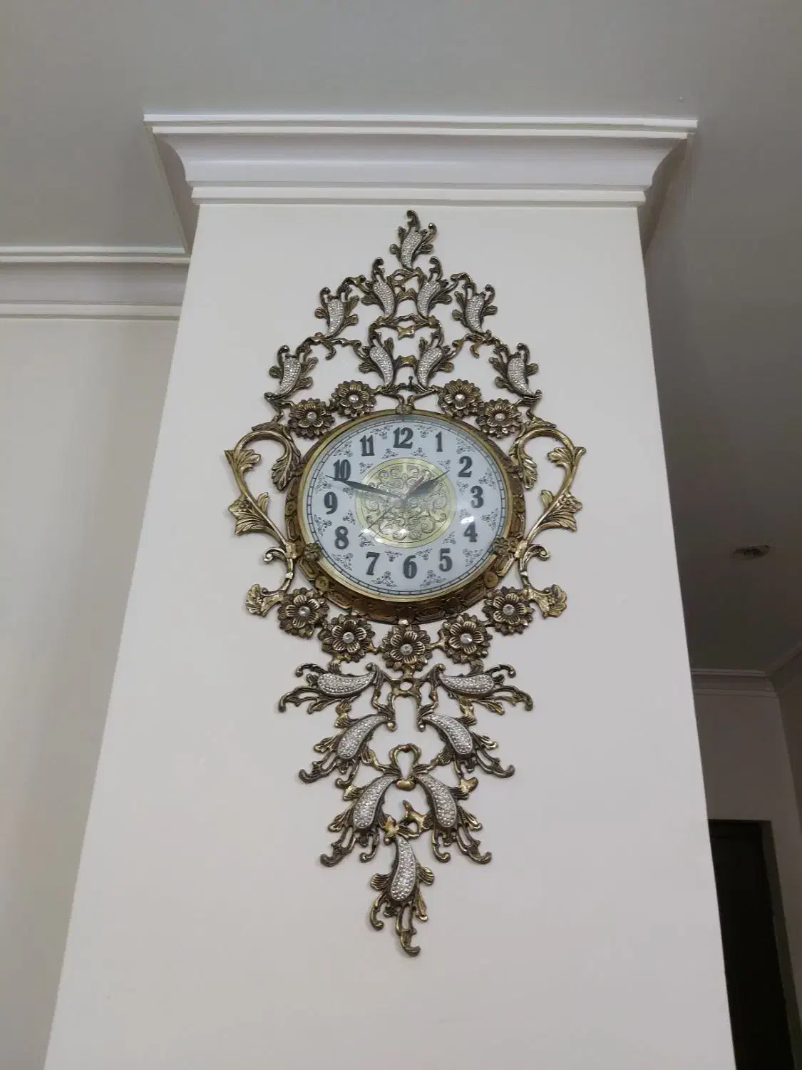 ساعت دیواری برنجی نگین دار شیک|ساعت دیواری و تزئینی|ری, اقدسیه|دیوار