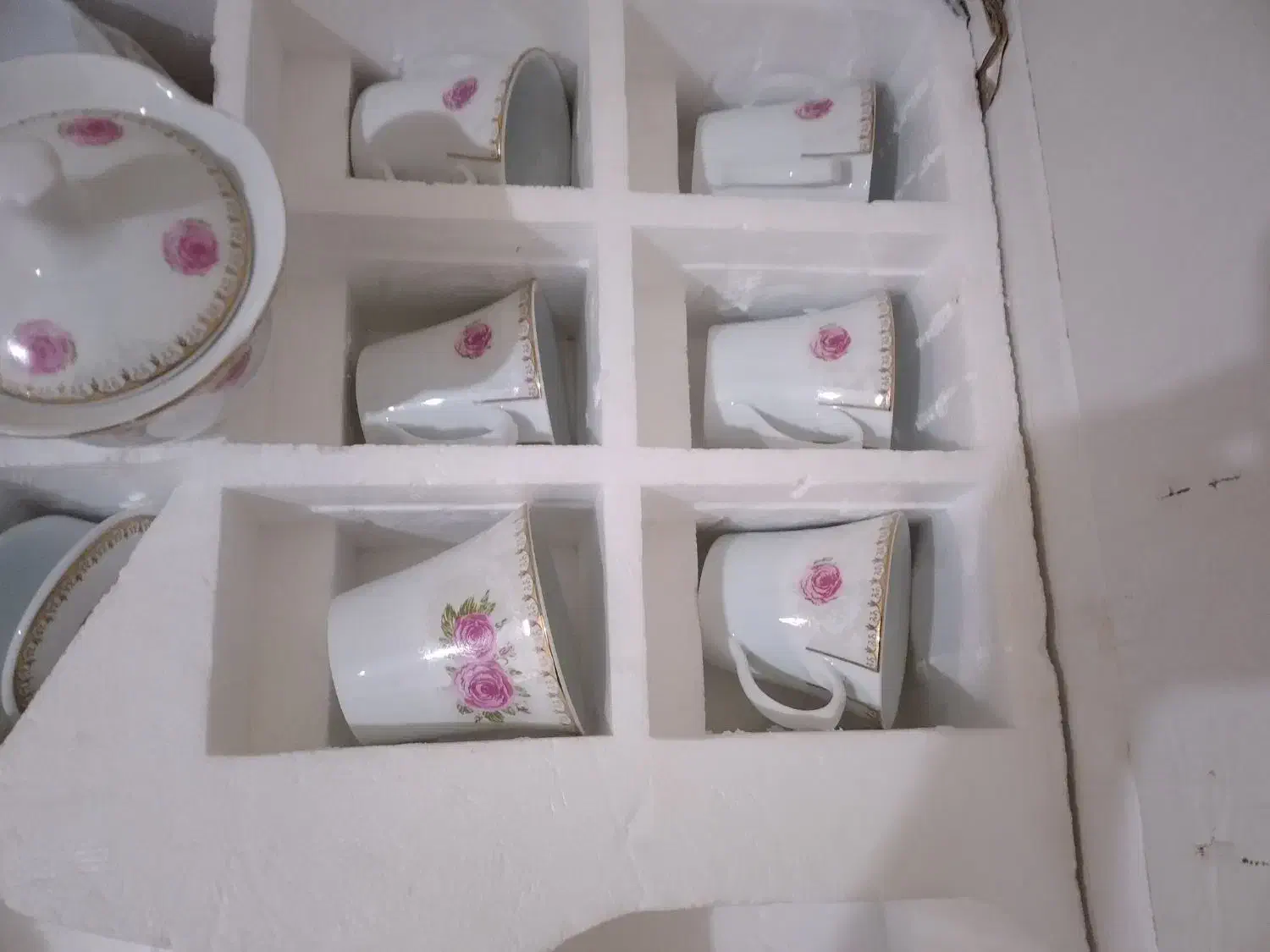 سرویس زیبا صورتی چایخوری ۲۳۵۰۰۰۰|ظروف سرو و پذیرایی|رباطکریم, رباطکریم|دیوار