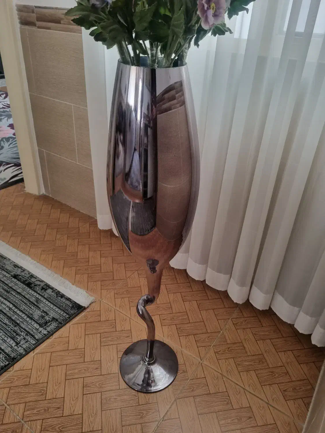 گلدان استیل بزرگ پایه دار رنگ نقره ای دودی|صنایع دستی و سایر لوازم تزئینی|همدان, |دیوار