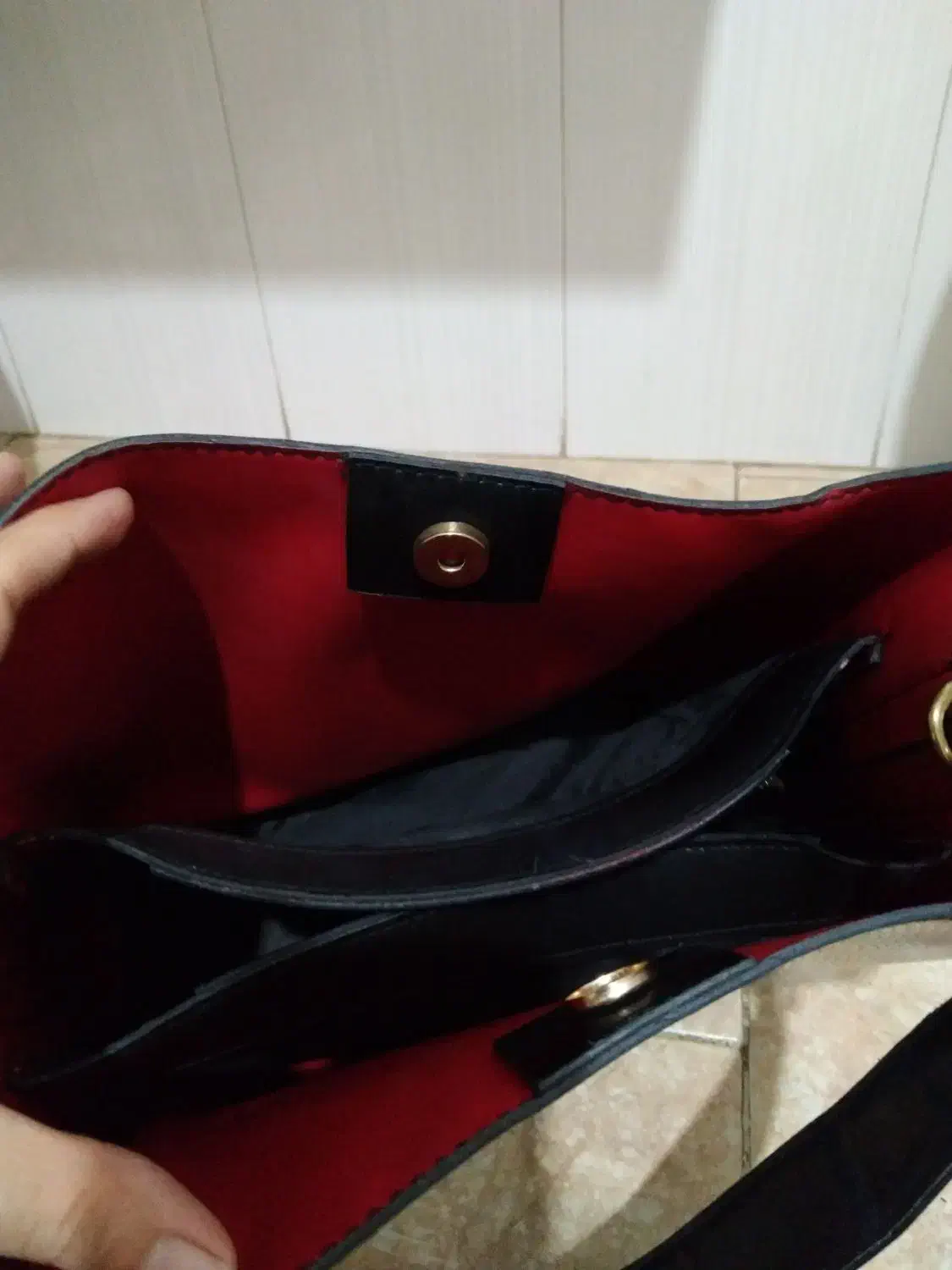 کیف دوشی|کیف، کفش، کمربند|میانه, |دیوار