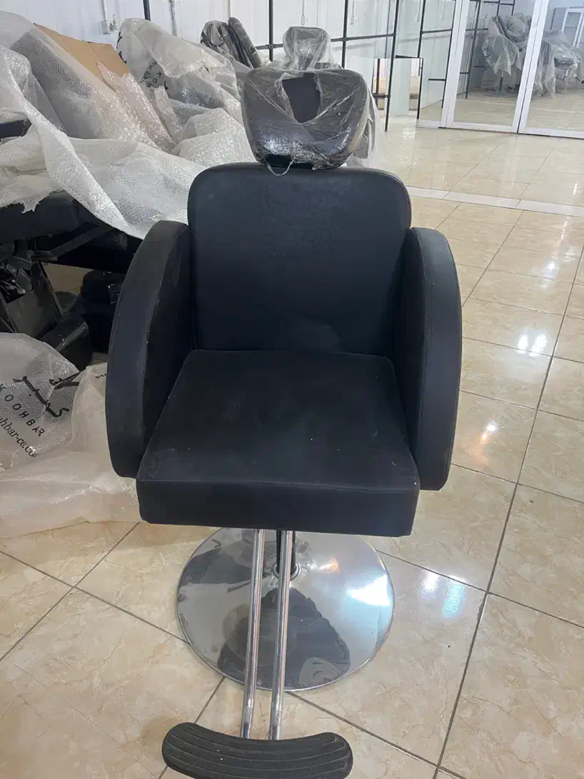 لوازم و صندلی ارایشگاه|آرایشگاه و سالن‌های زیبایی|کرمان, |دیوار