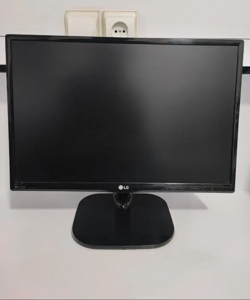 مانیتور برند ال جی ۲۰ اینچ آداپتور دار|قطعات و لوازم جانبی رایانه|تهران, صادقیه|دیوار