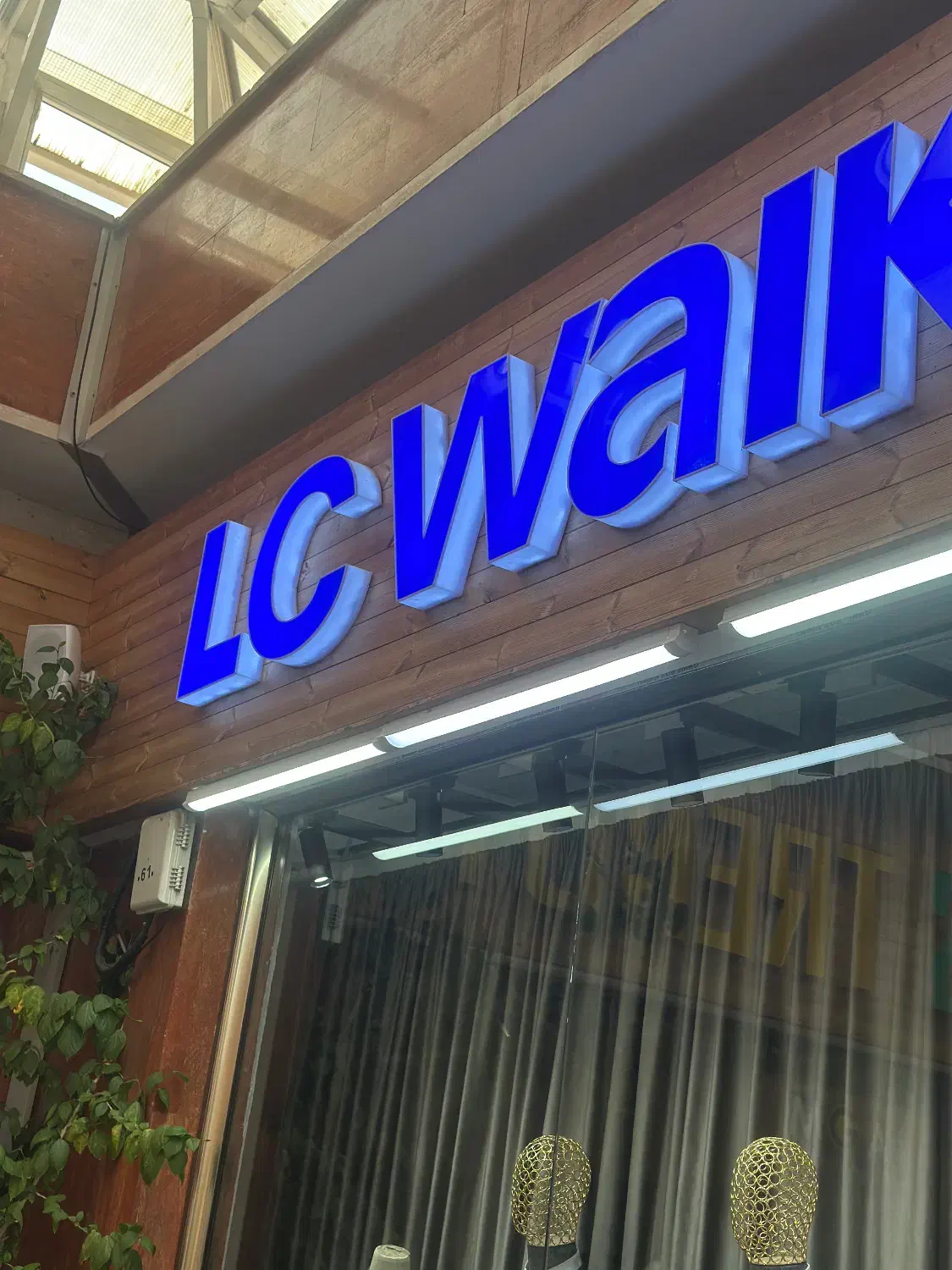 چنلیوم و تابلو مارک ال سی وایکیکی|فروشگاه و مغازه|ماکو, |دیوار