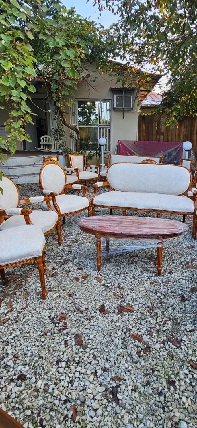 مبل نیو کلاسیک به دلیل تغییر شغل نصف قیمت|مبلمان خانگی و میز عسلی|رامسر, |دیوار