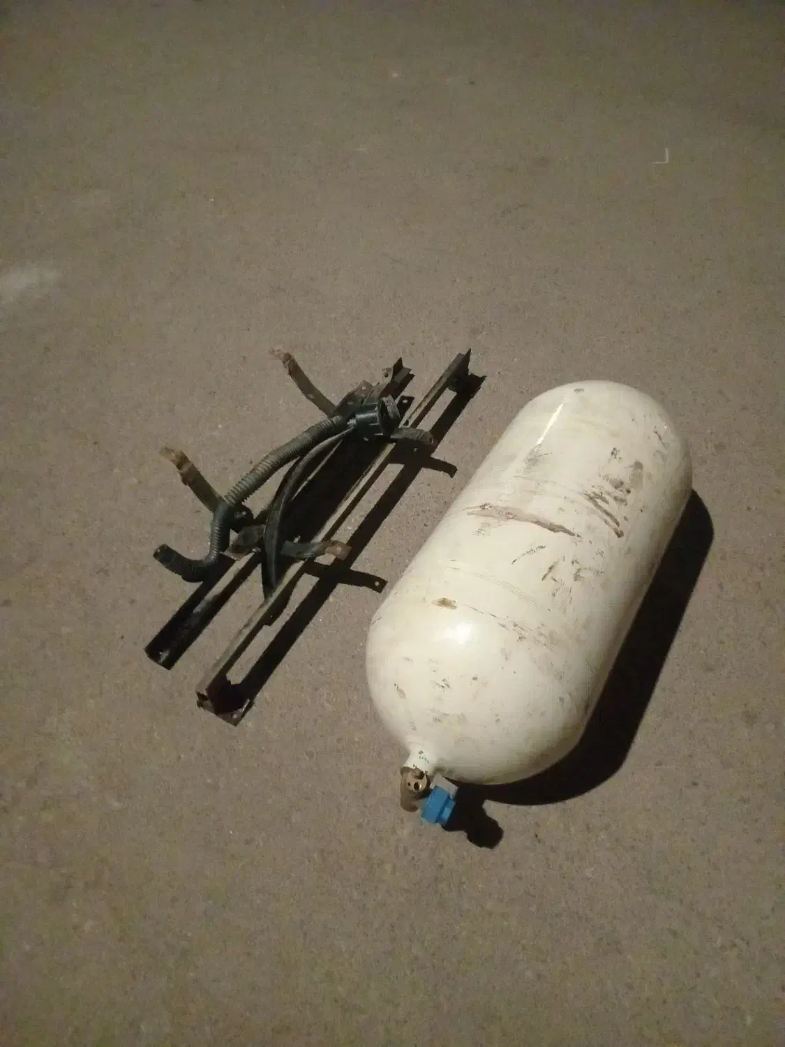 کپسول سی ان جی با محل نگهداری|قطعات یدکی و لوازم جانبی|کرمان, |دیوار