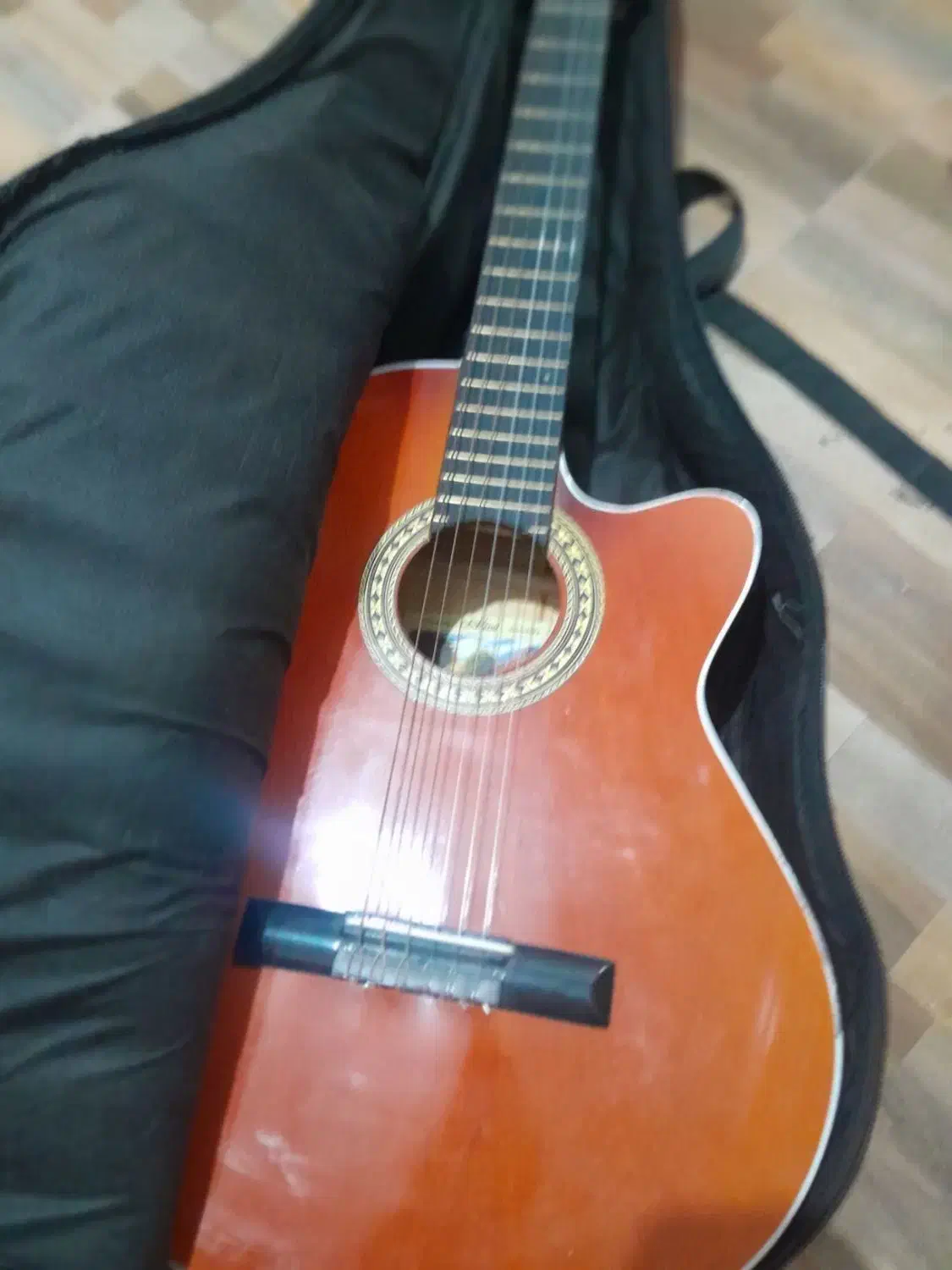 فروش گیتار|گیتار، بیس، امپلیفایر|برخوار, |دیوار