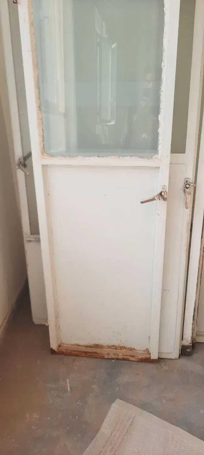 درب و پنجره اهنی و کابینت فلزی . درب چوبی|مصالح و تجهیزات ساختمان|کاشمر, |دیوار