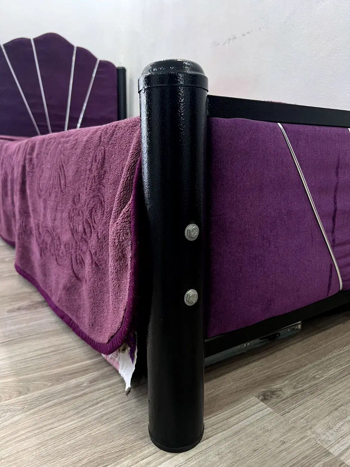 تخت یک نفره|تخت و سرویس خواب|بندر انزلی, شهرک اسحاقی|دیوار