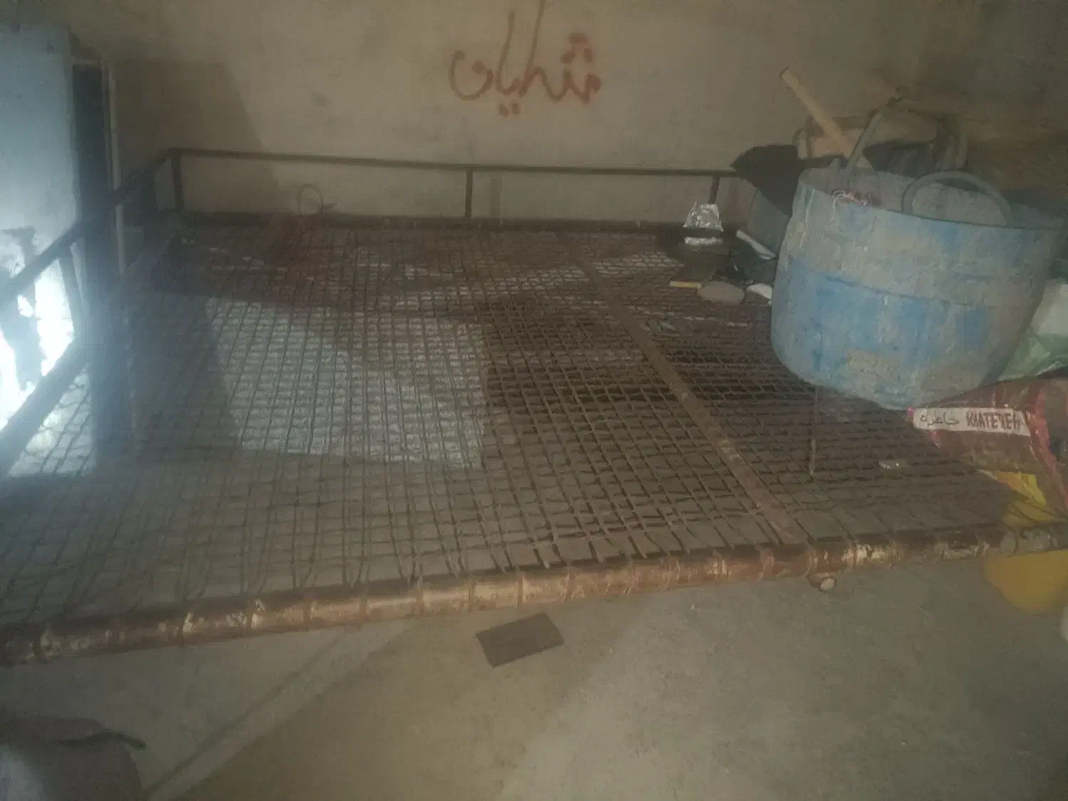 تخت تمیز سالن|تخت و سرویس خواب|لیکک, |دیوار