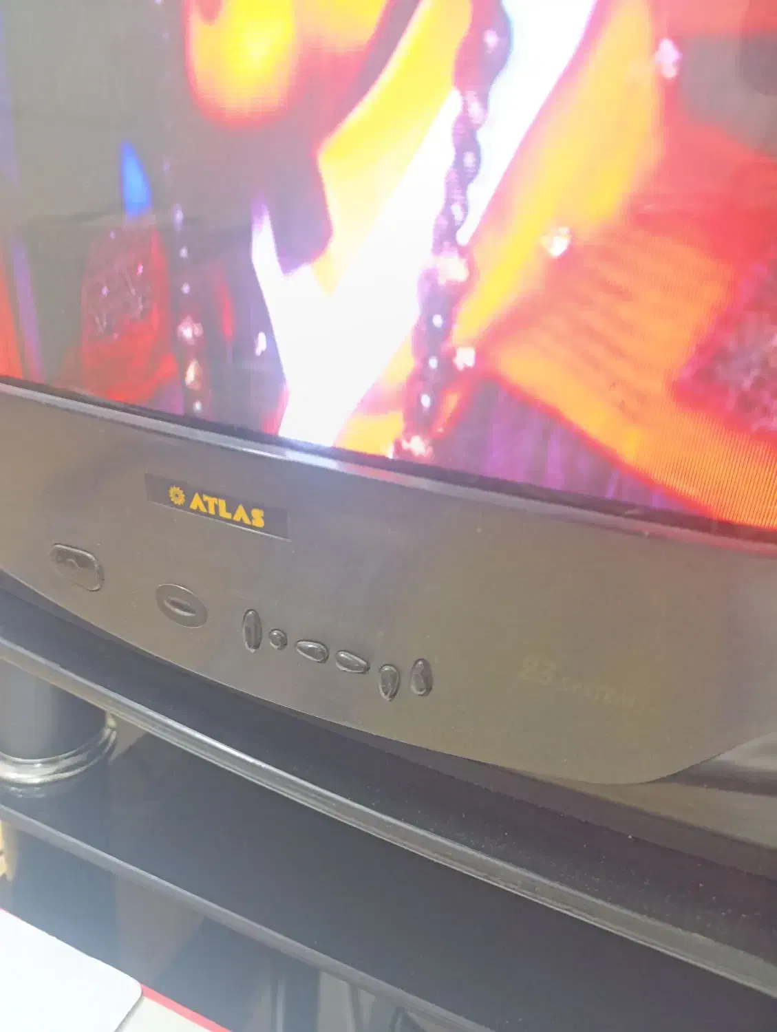 ۱ عدد تلوزیون و میز تلوزیون|تلویزیون و پروژکتور|مشهد, حجاب (شهرک غرب)|دیوار