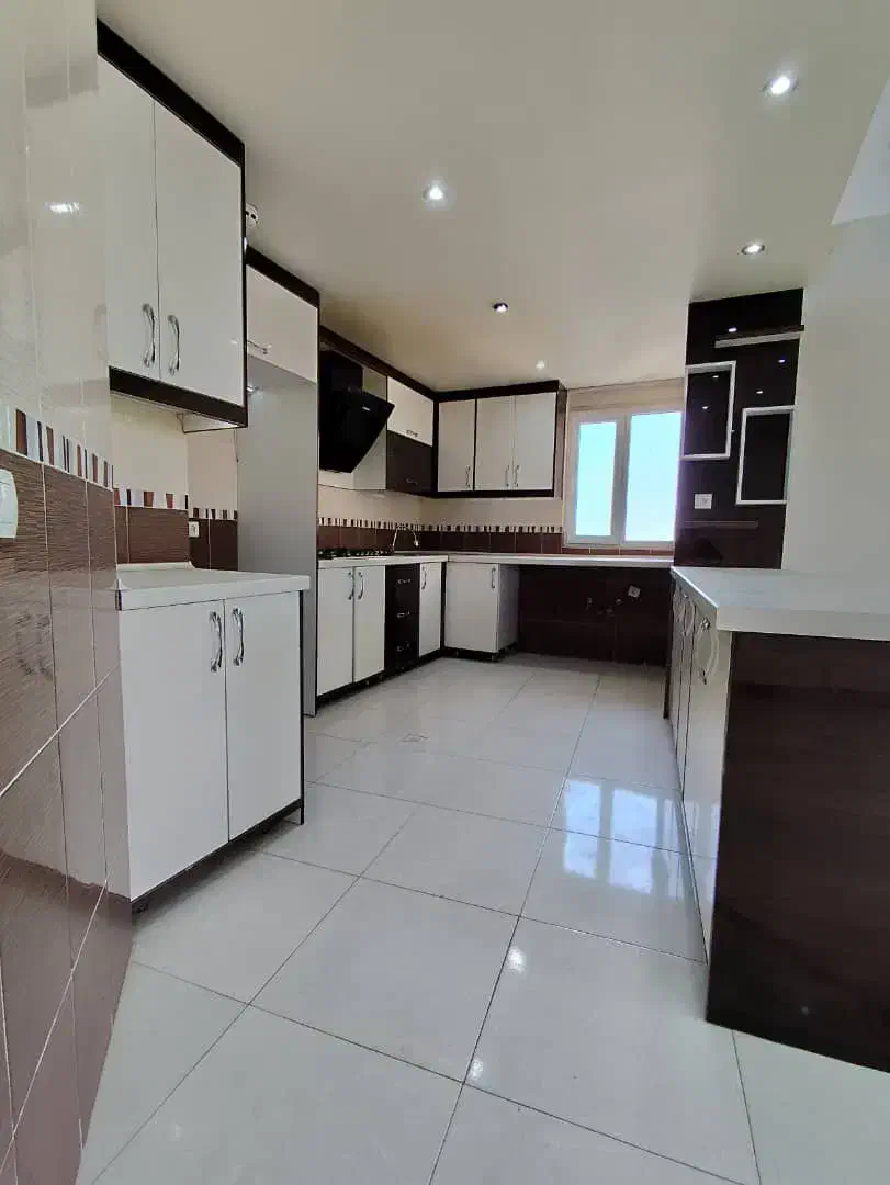 آپارتمان ۱۱۰ متری برج آسمان سه کله