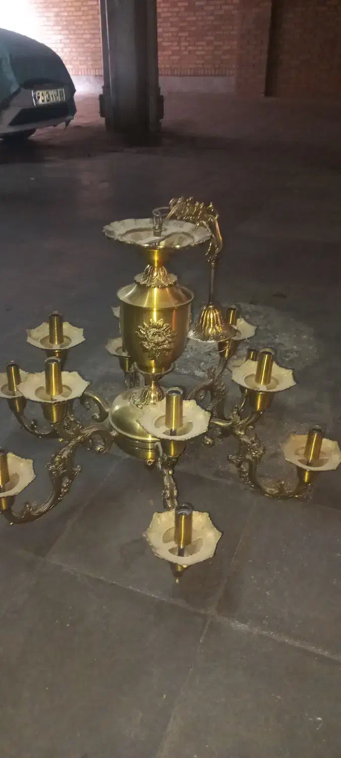 ۳عدد لوستر برنجی  ۲عدد۱۲ شاخه ویک عدد ۱۰ شاخه|لوستر و چراغ آویز|تهران, باشگاه نفت|دیوار