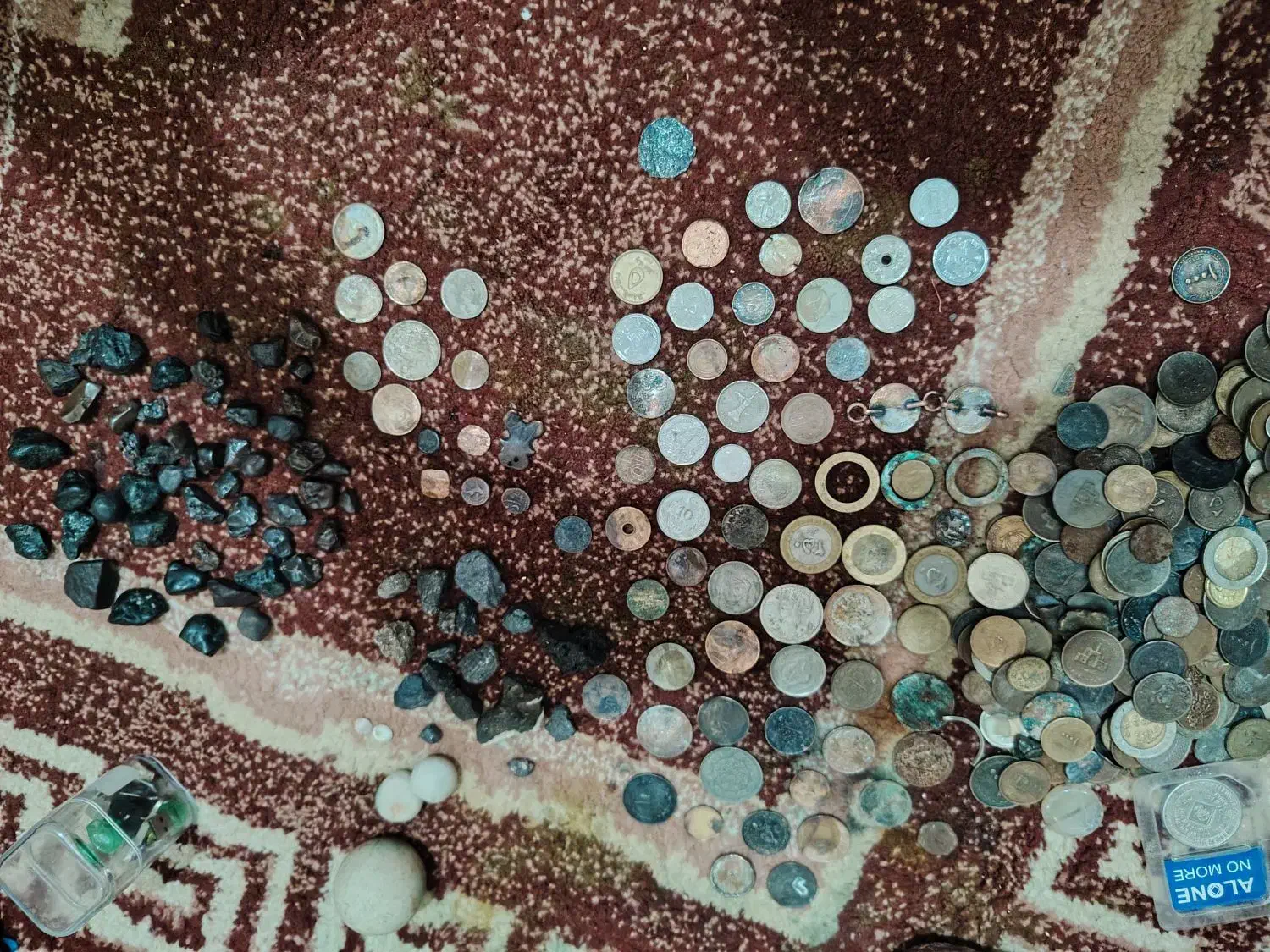 تعدادی سنگ و سکه|کلکسیون سکه، تمبر، اسکناس|مشهد, شهرک شهید باهنر|دیوار