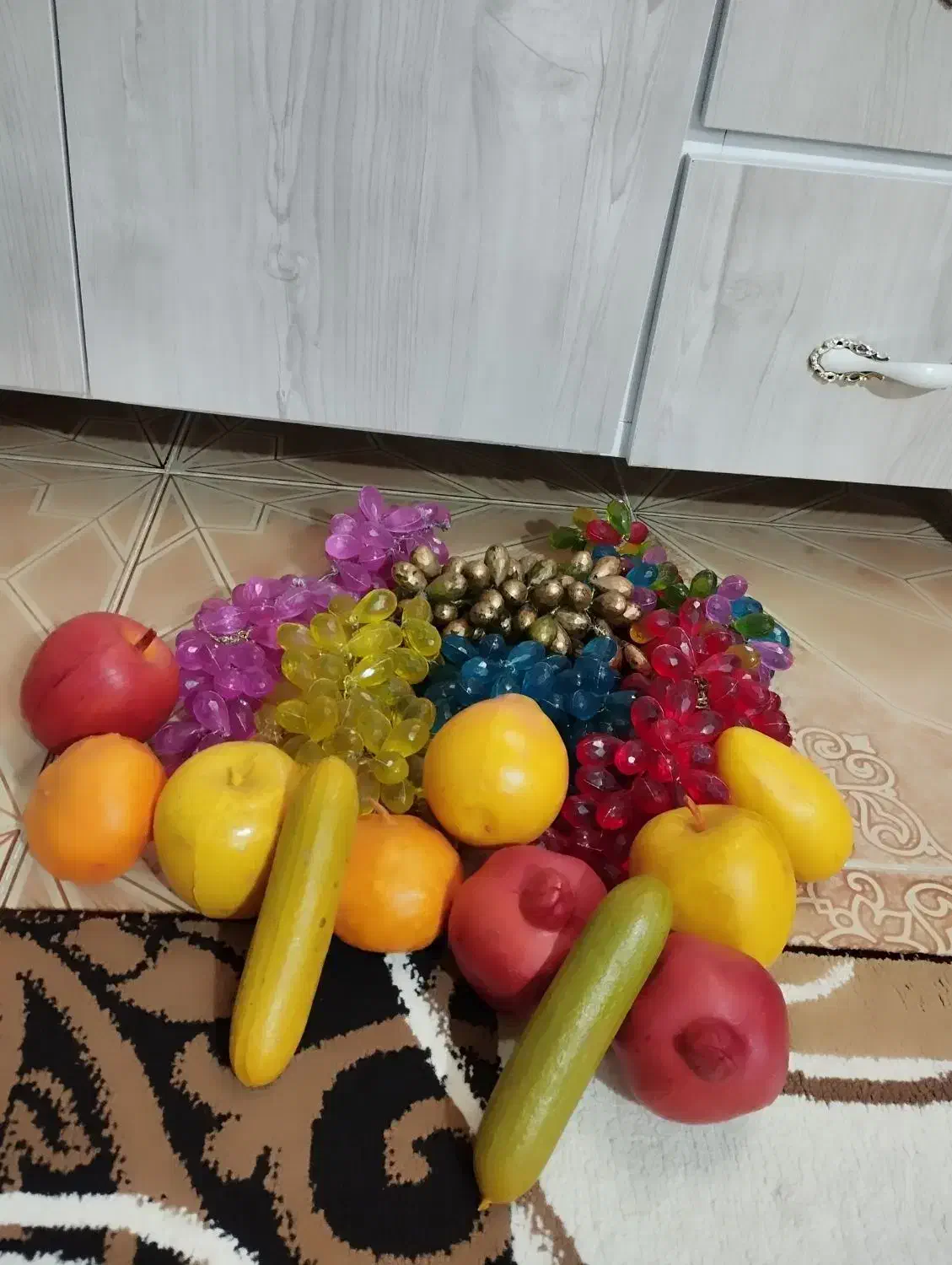 میوه های مصنوعی کنار سالنی برنز و ظروف چینی|صنایع دستی و سایر لوازم تزئینی|کرمانشاه, |دیوار