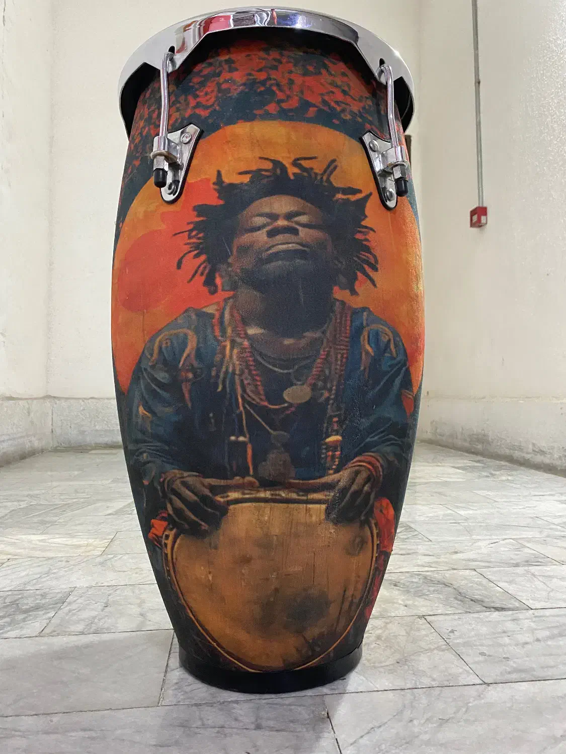 پرکاشن، کونگا در حد اکبند|درام و پرکاشن|اندیشه, اندیشه فاز ۴|دیوار