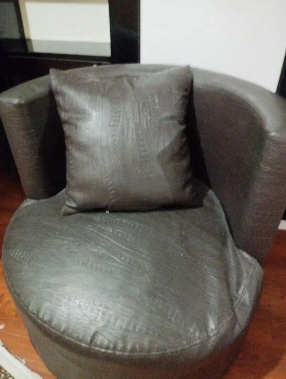 مبل تکی گرد|مبلمان خانگی و میز عسلی|فولادشهر, B7|دیوار