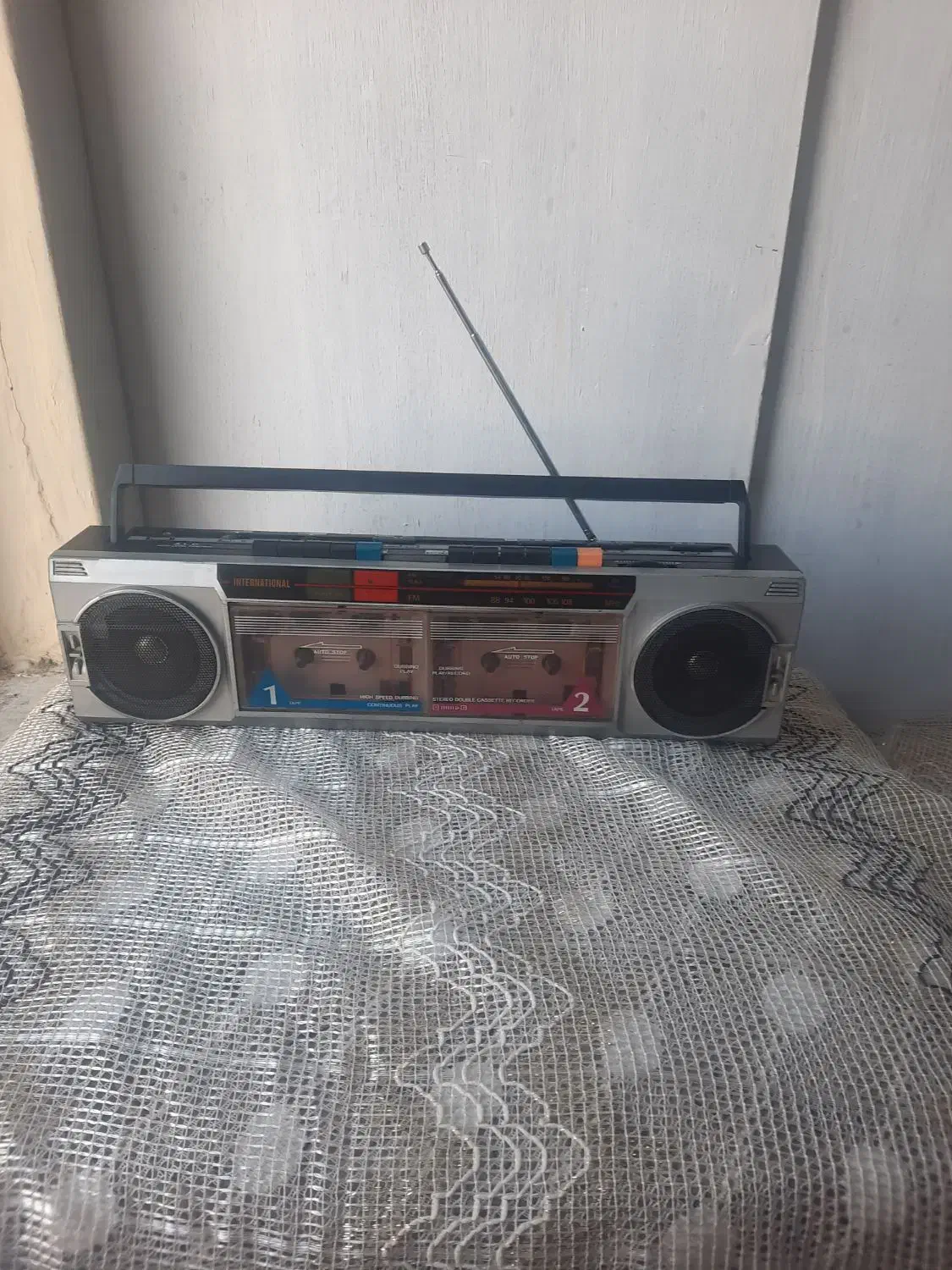 رادیو عتیقه در حد نو|کلکسیون اشیاء عتیقه|اراک, |دیوار