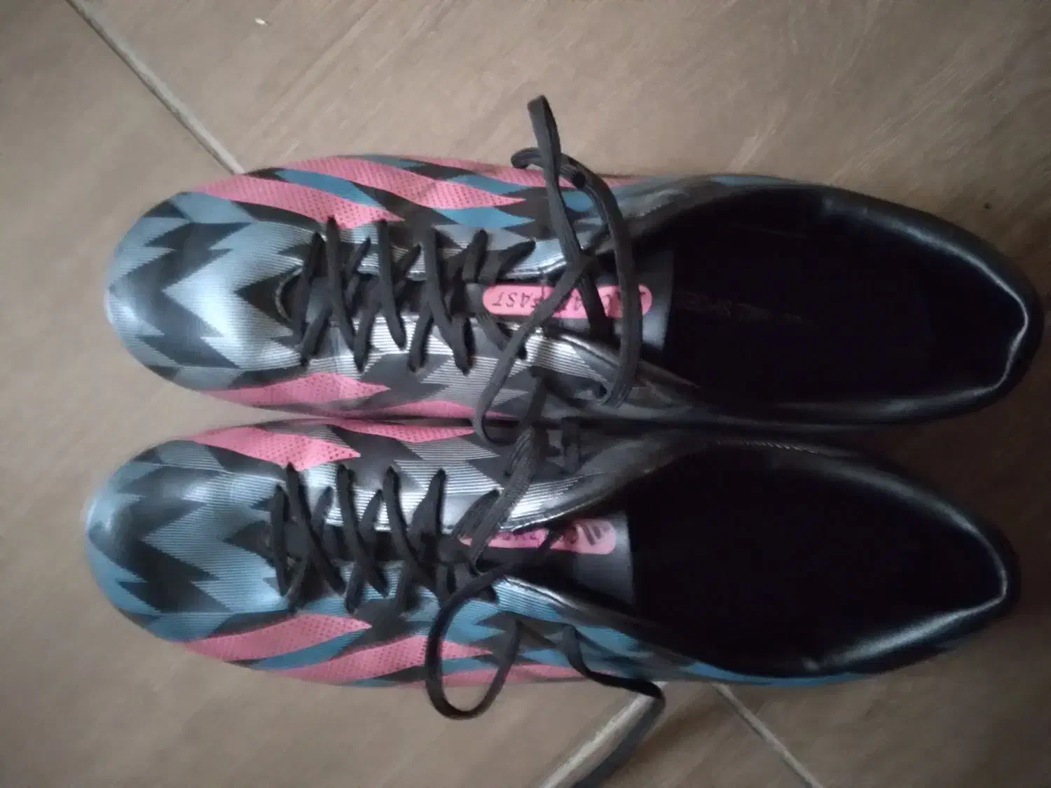 کفش فوتبال مردانه|تجهیزات ورزشی|سقز, |دیوار