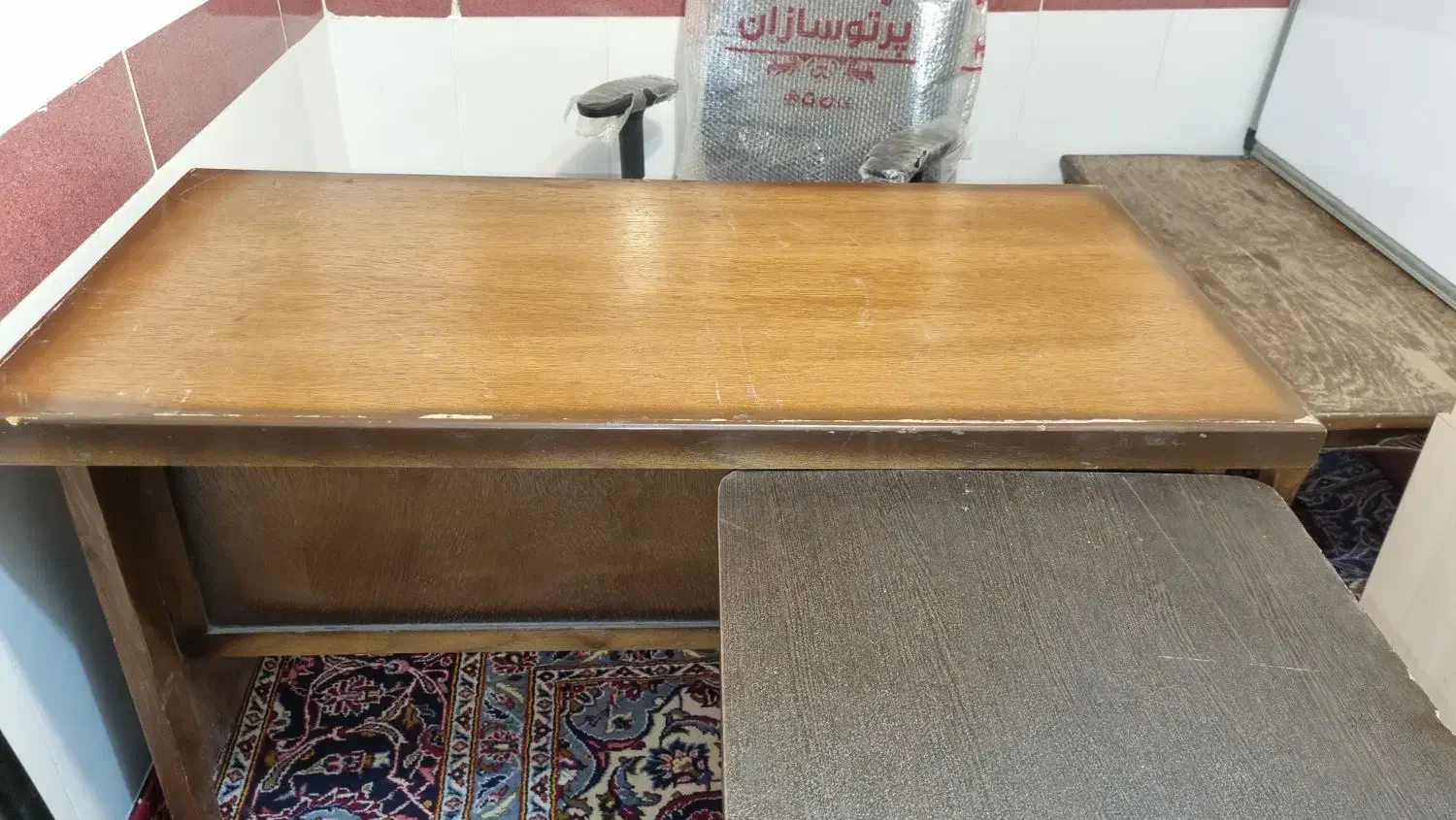 تابلو led تبلیغاتی و میز کامپیوتر|میز تحریر و کامپیوتر|بناب, |دیوار