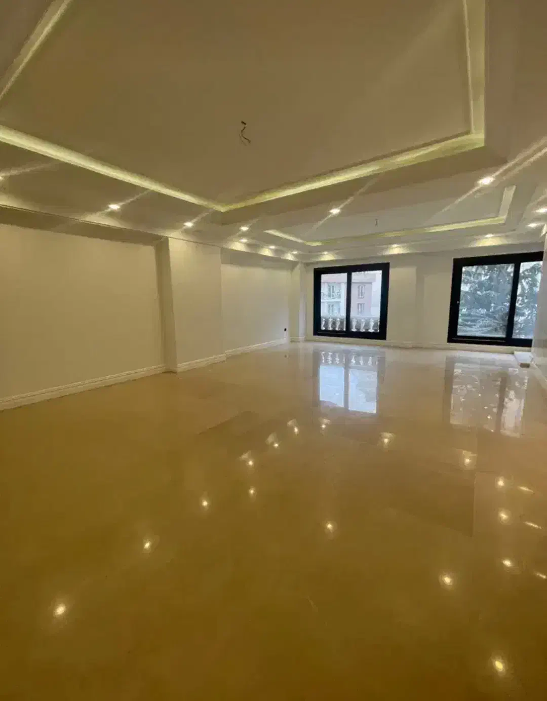 زعفرانیه ۱۸۵ متر ۳ خواب ۱مستر ۲ پارکینگ سندی