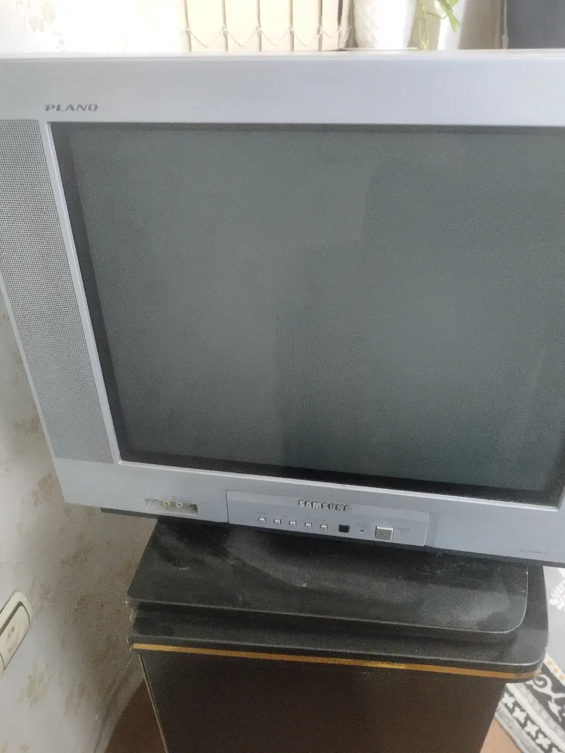 تلویزیون و میز تلویزیون|تلویزیون و پروژکتور|شیراز, عفیف‌آباد|دیوار