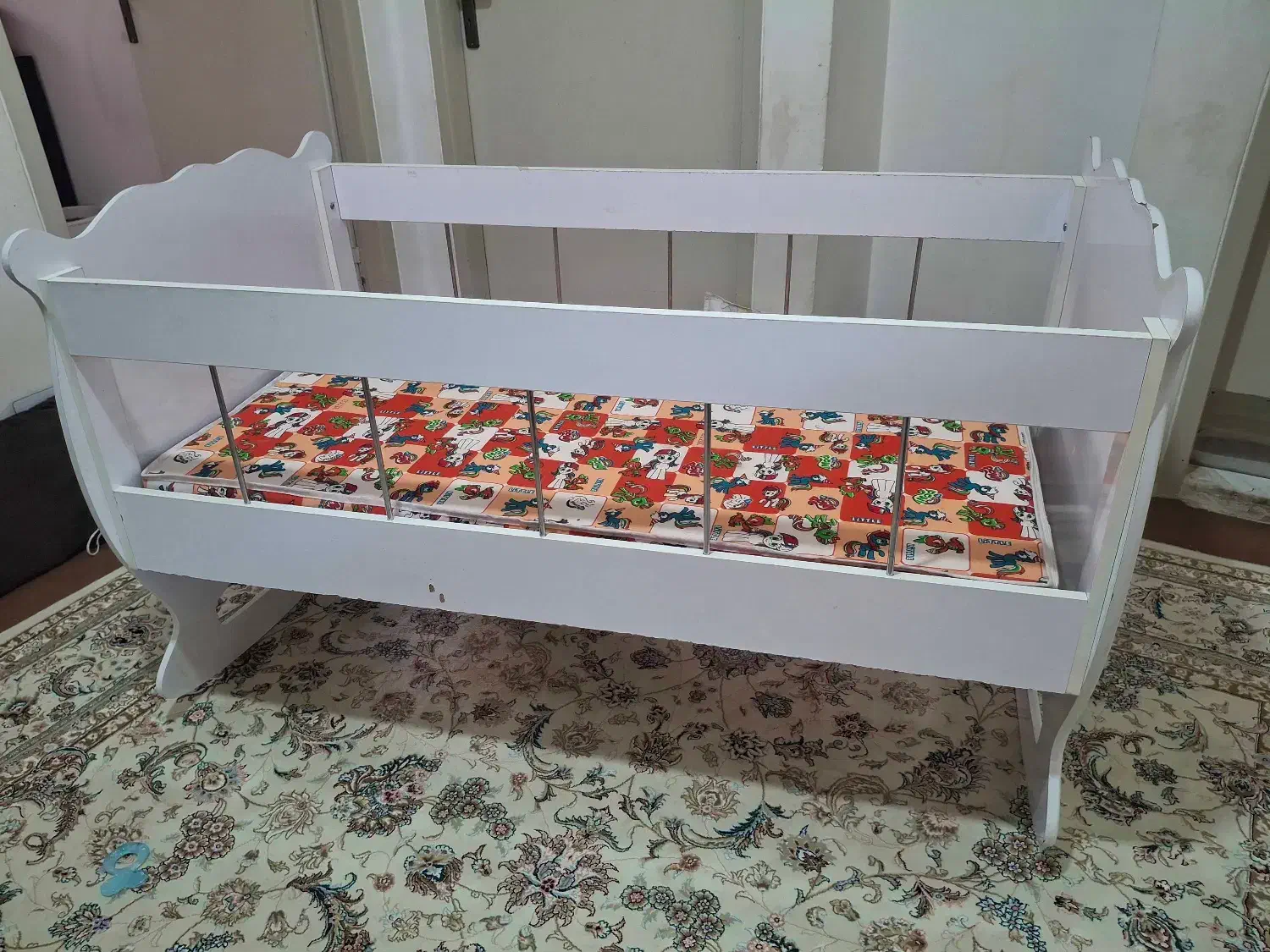 تخت گهواره نوزاد|تخت و صندلی بچه|قم, شهرک مهدیه|دیوار