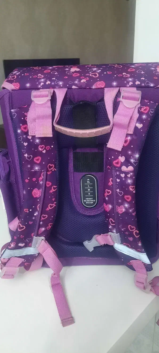 کیف(کوله)مدرسه|کیف، کفش، کمربند|ری, صفاییه (چشمه علی)|دیوار