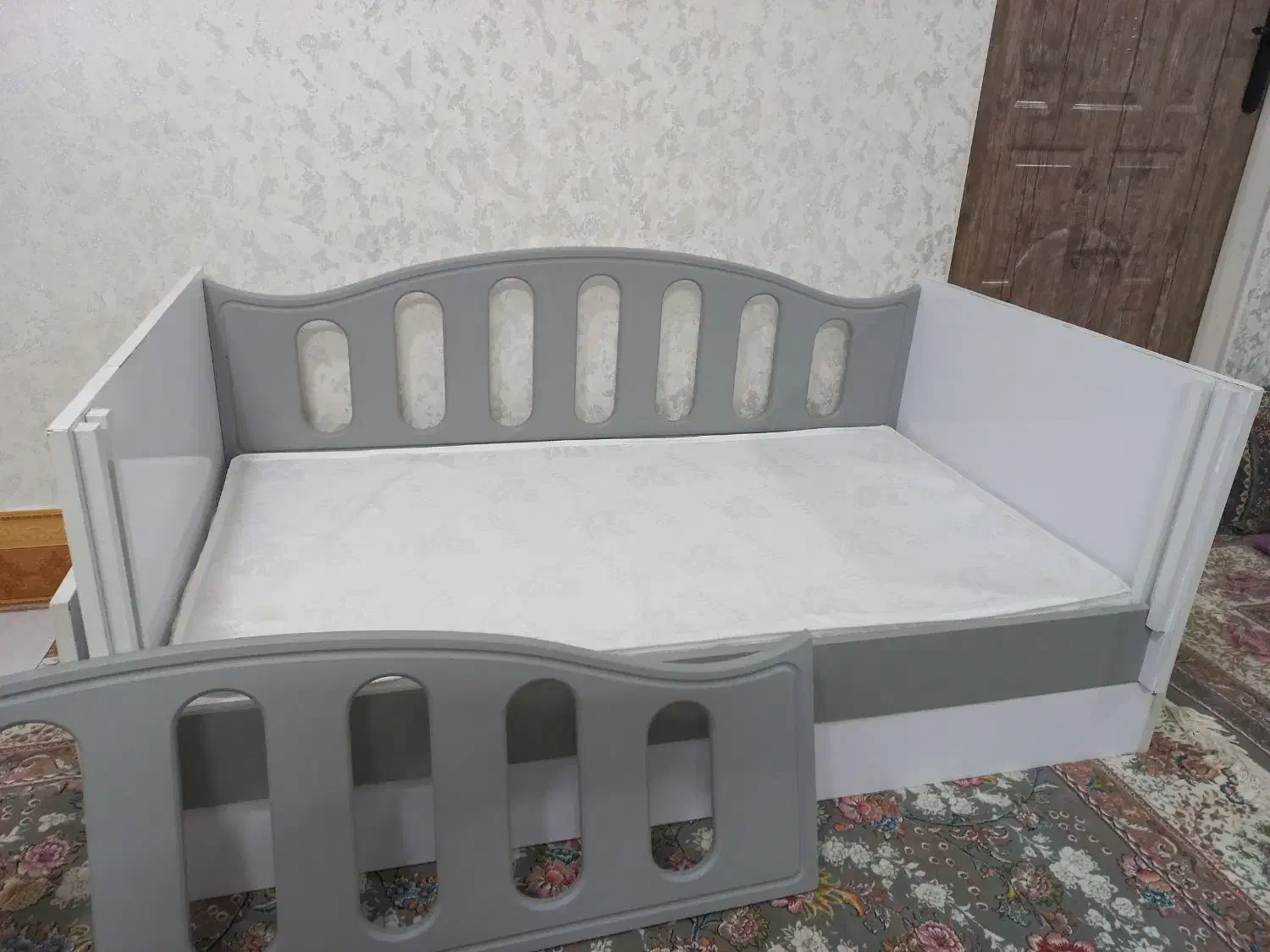 تخت گهواره ای کودک سیسمونی|تخت و صندلی بچه|مشهد, تلگرد|دیوار