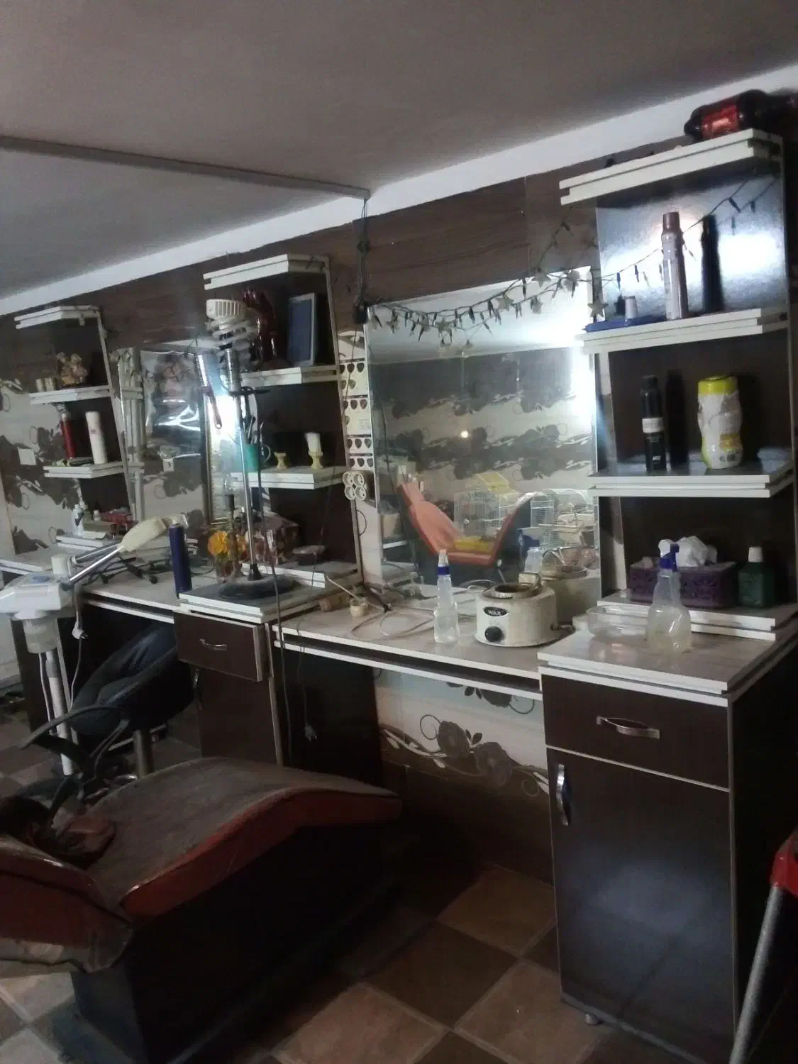 دکورآرایشگاه مناسب برای مردانه زنانه|آرایشگاه و سالن‌های زیبایی|حمیدیا, |دیوار