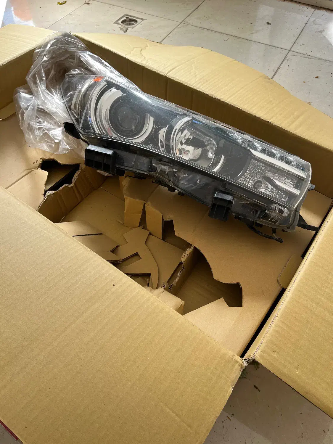 چراغ خودرو تویوتا کرولا ۲۰۱۵|قطعات یدکی و لوازم جانبی|تهران, شهرک غرب|دیوار