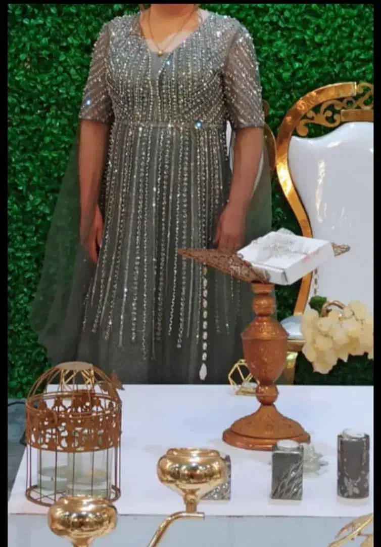 لباس مجلسی|لباس|صدرا-فارس, فاز ۱|دیوار